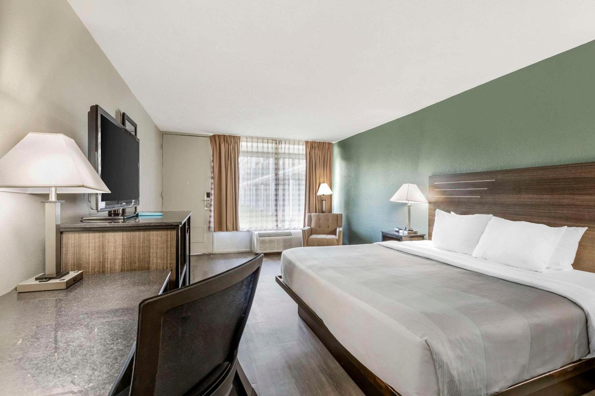 Quality Inn & Suites Santee I-95 photo 16