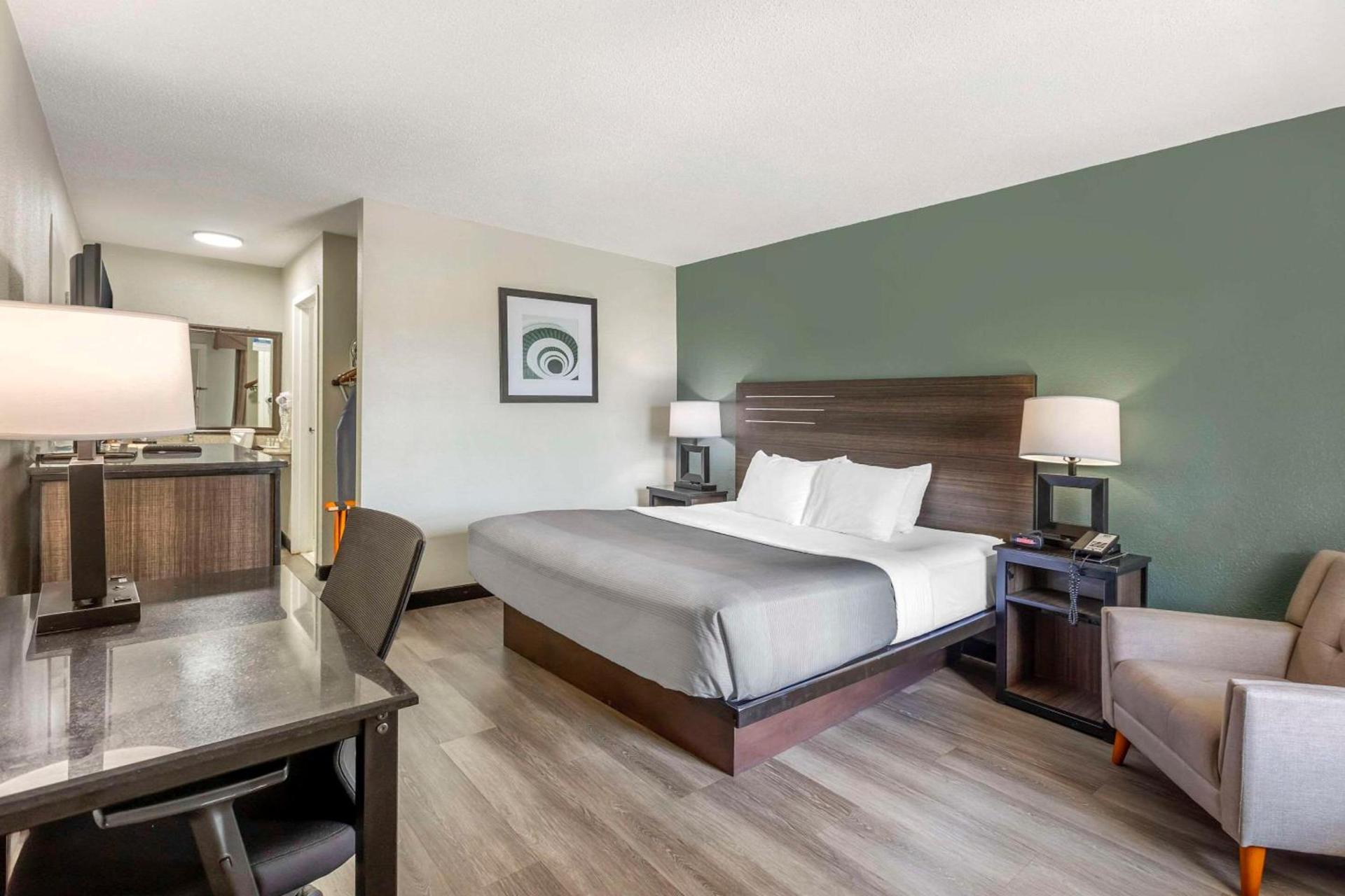 Quality Inn & Suites Santee I-95 photo 18