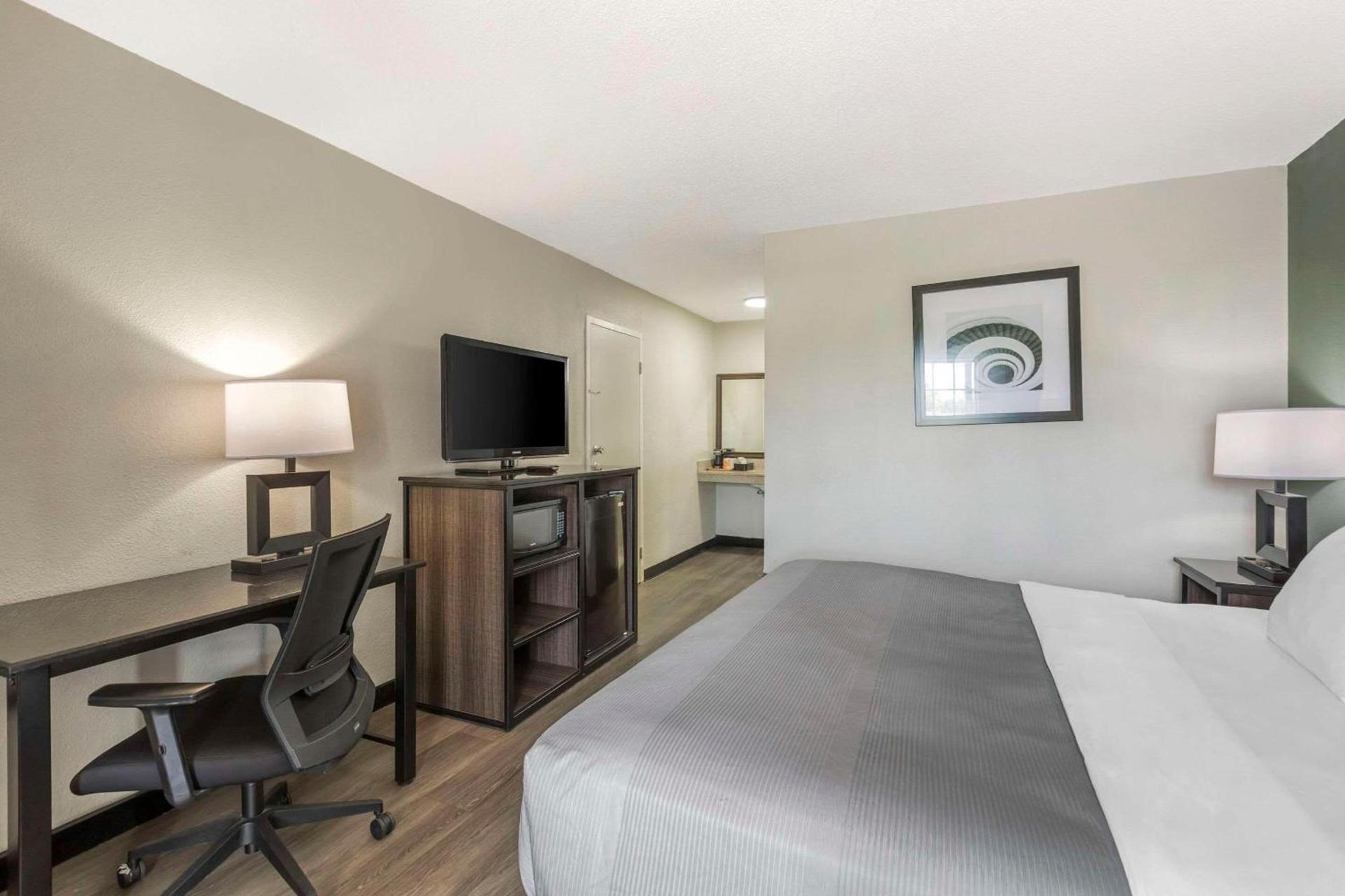 Quality Inn & Suites Santee I-95 photo 19