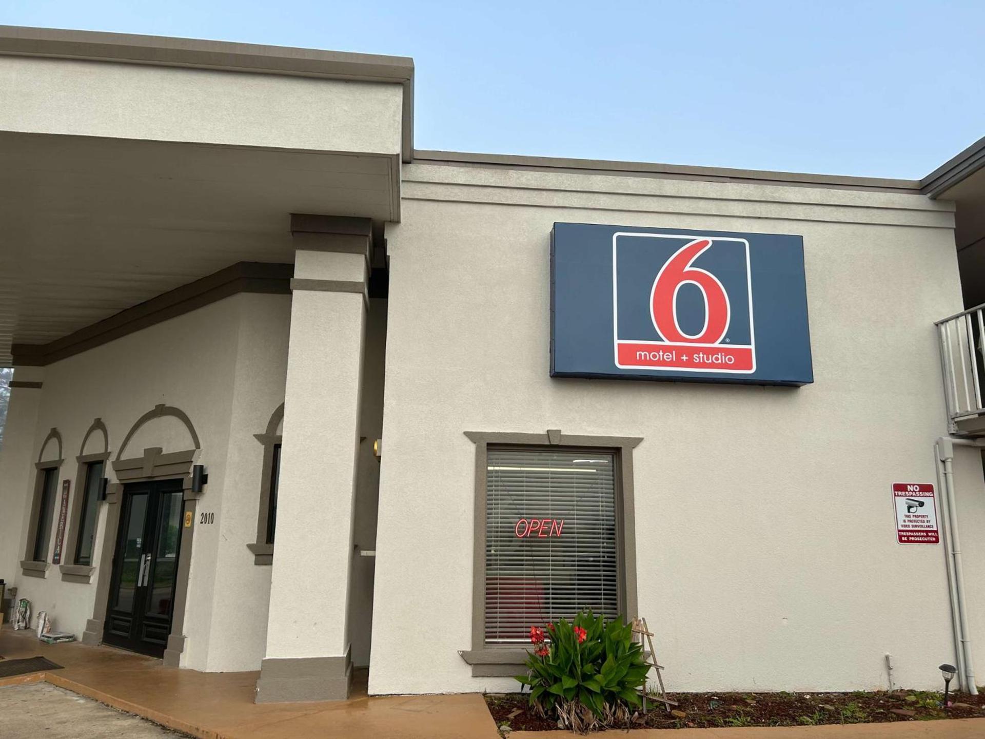 Motel 6 Hammond, LA – I 12 – I 55 — hotel in Hammond