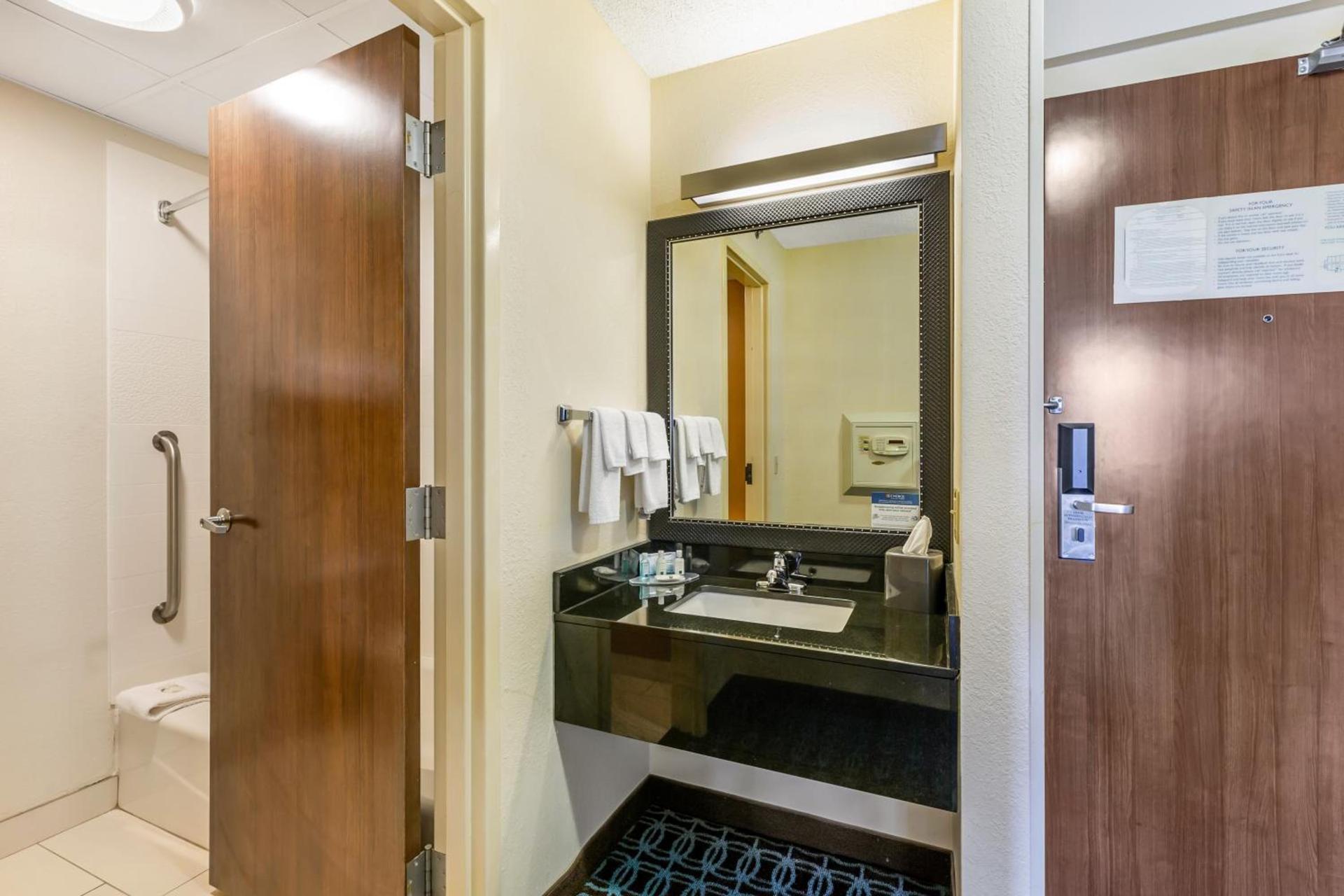 Quality Inn & Suites Sandusky photo 26