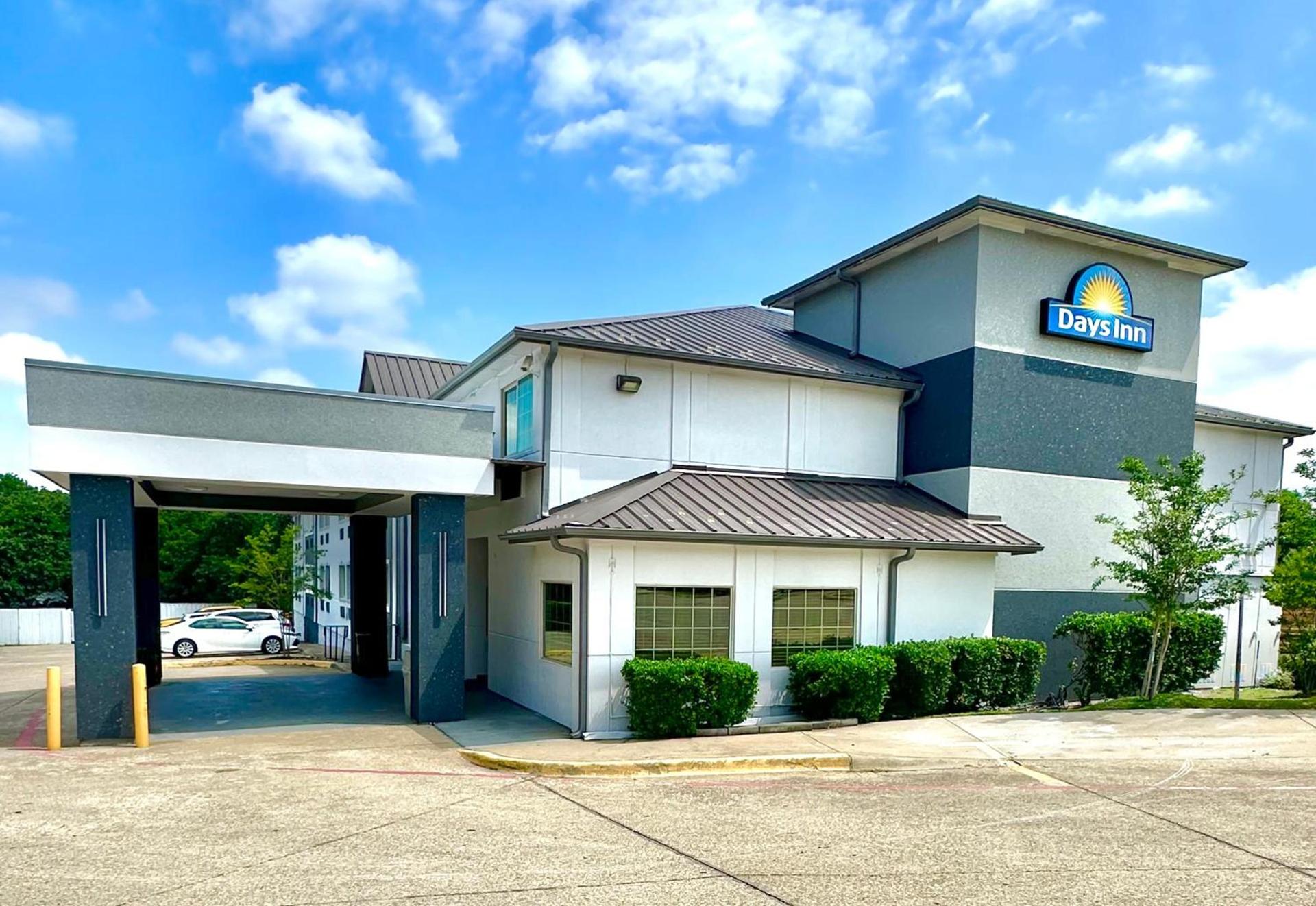 Days Inn by Wyndham Arlington photo 1