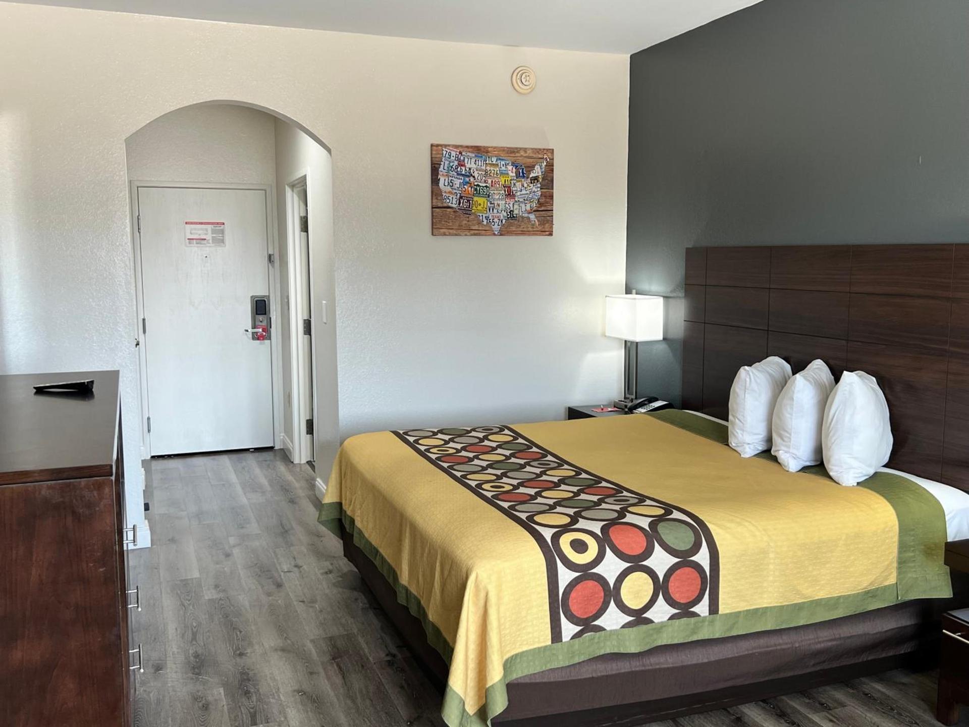 Econo Lodge Beaumont I-10 South photo 21
