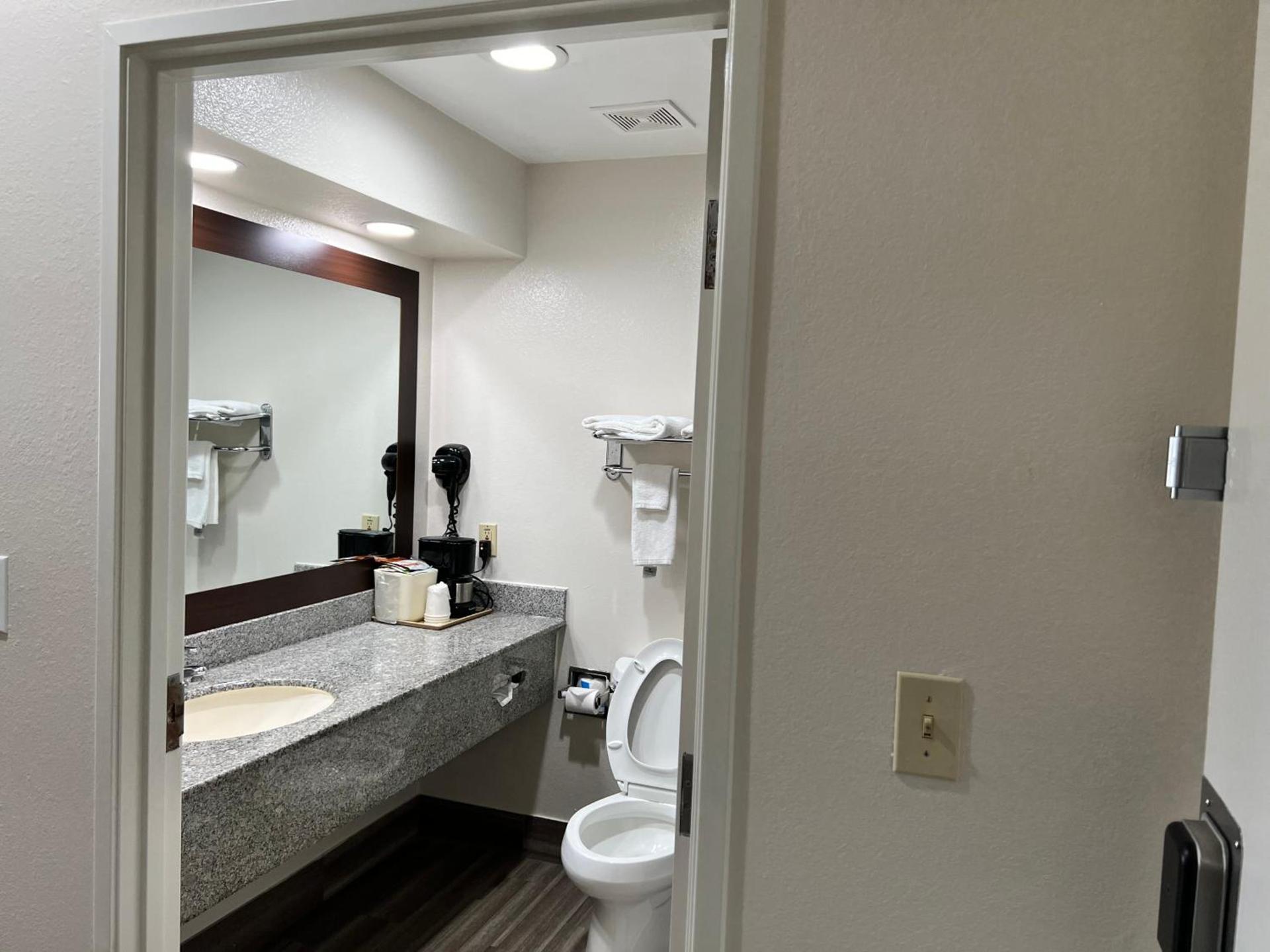 Econo Lodge Beaumont I-10 South photo 23