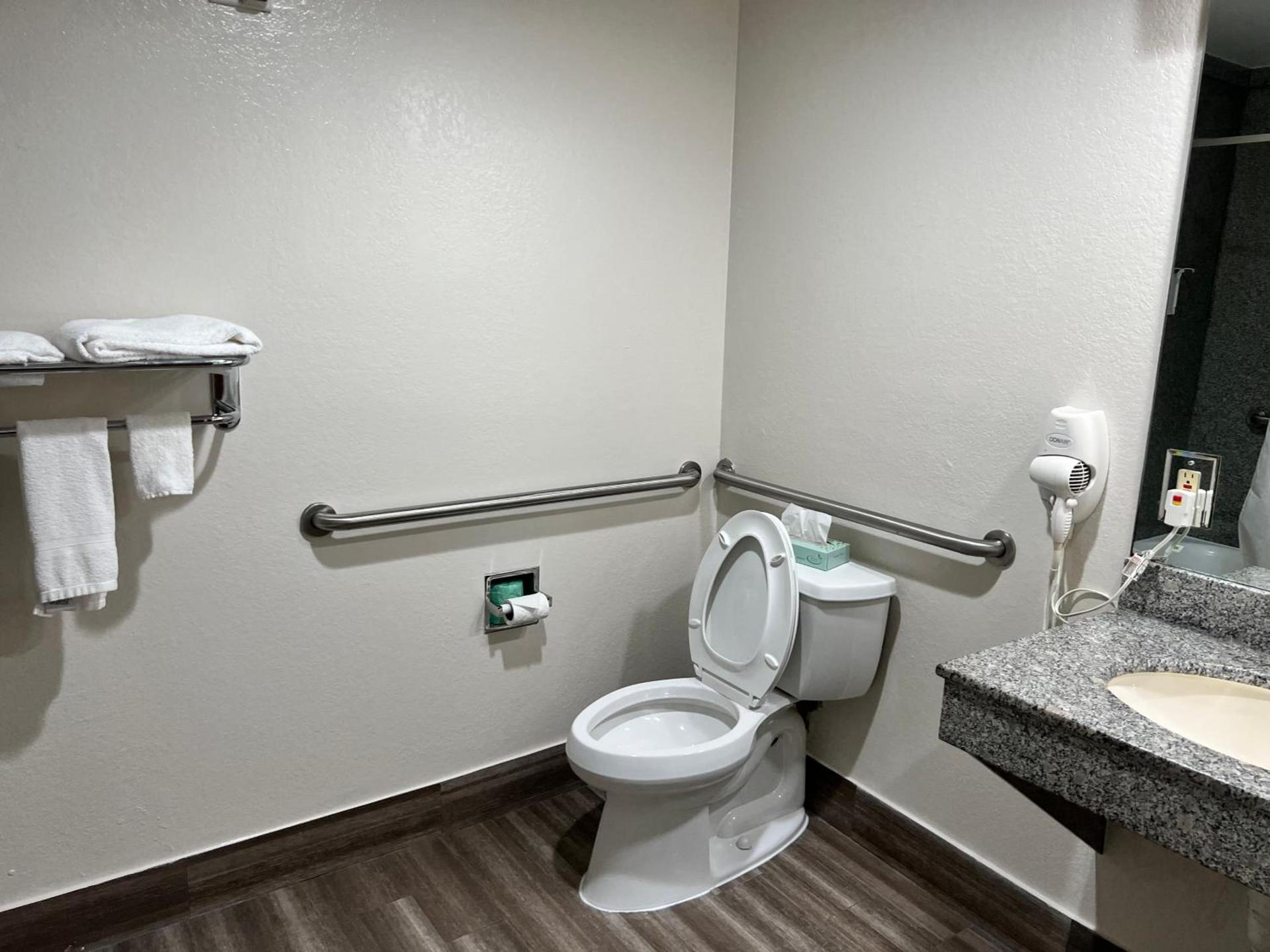 Econo Lodge Beaumont I-10 South photo 26