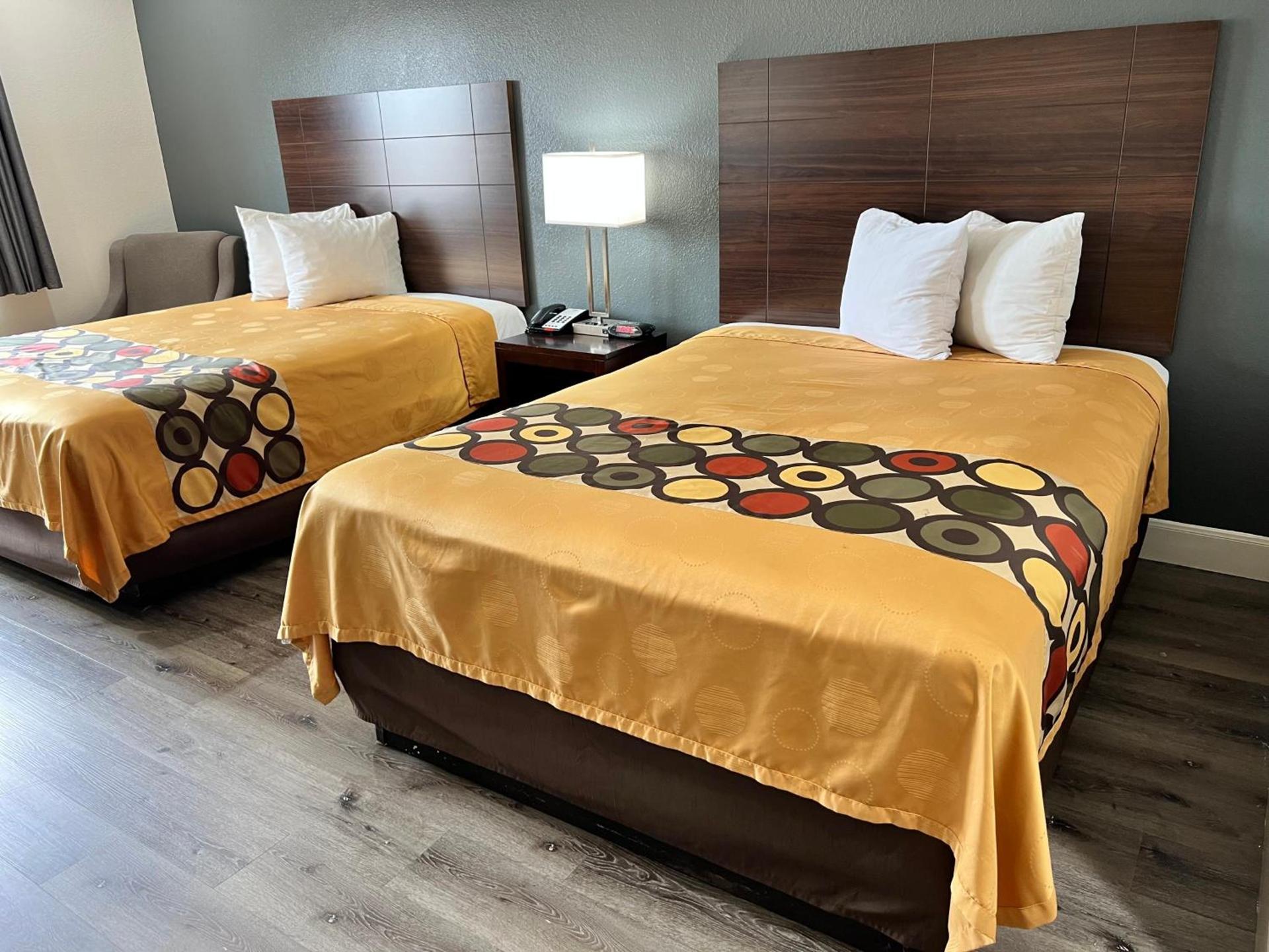 Econo Lodge Beaumont I-10 South photo 34
