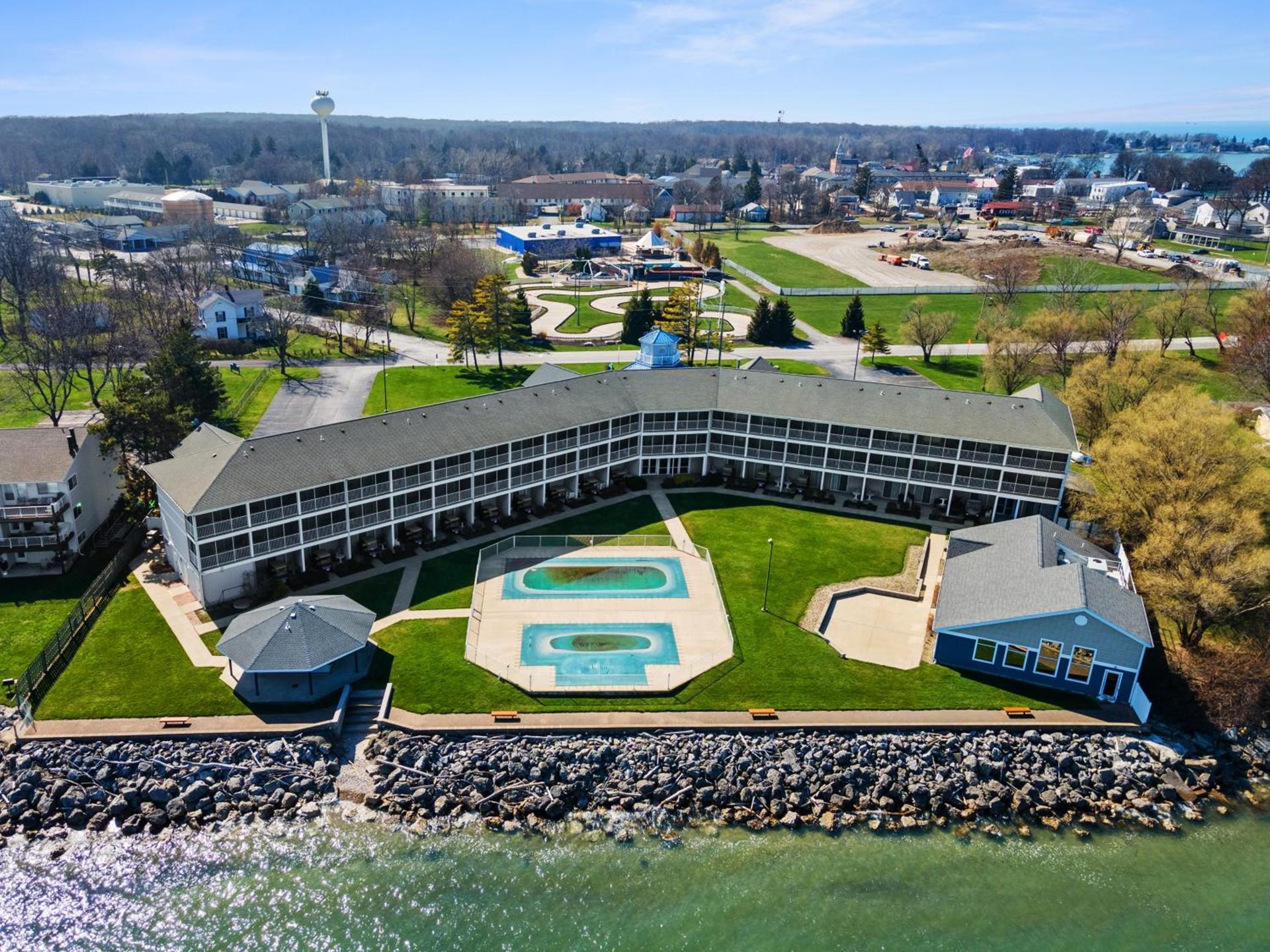 Bayshore Resort Downtown Put-in-Bay Island photo 6