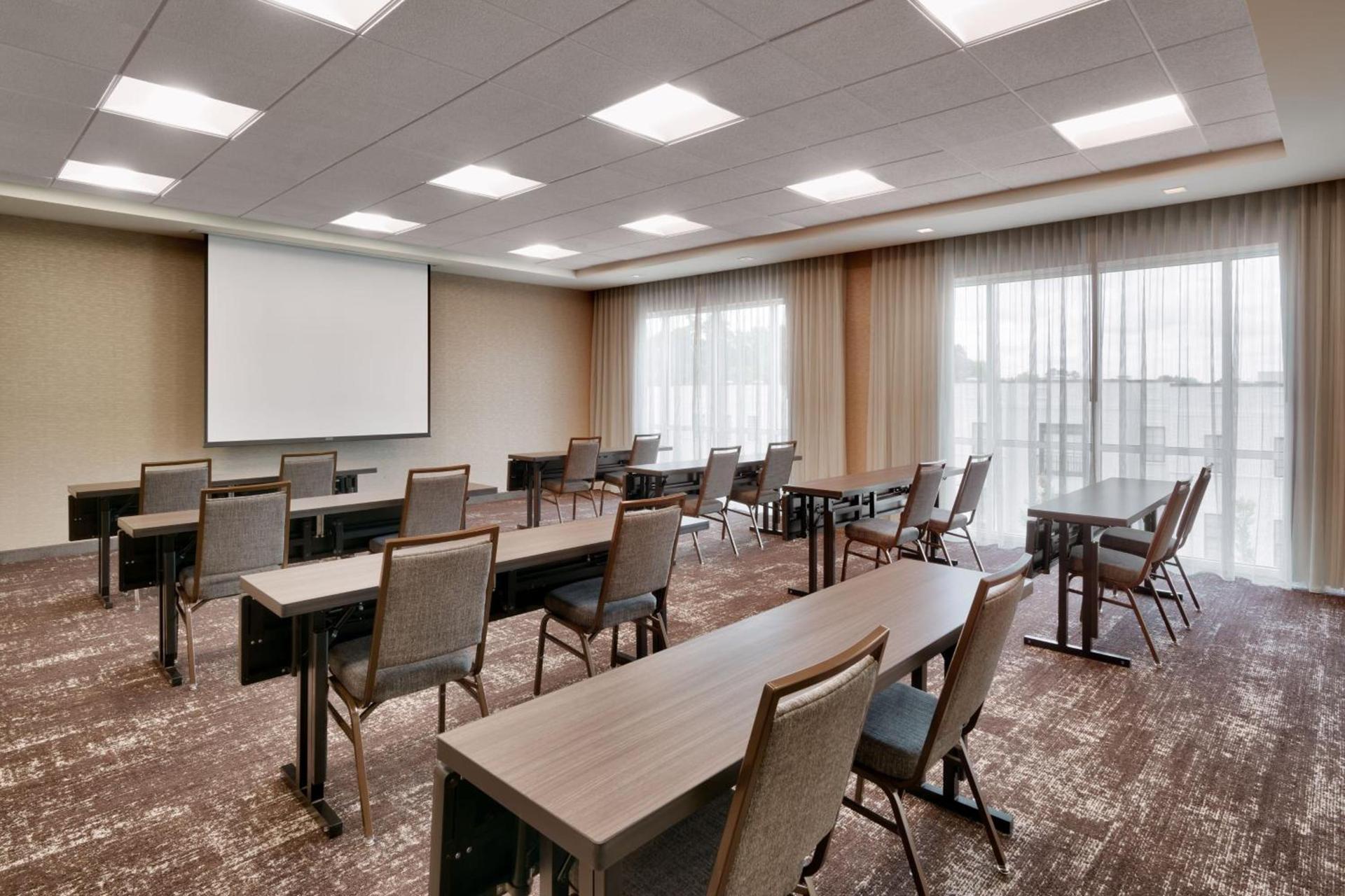 Courtyard by Marriott Atlanta Duluth Downtown photo 40