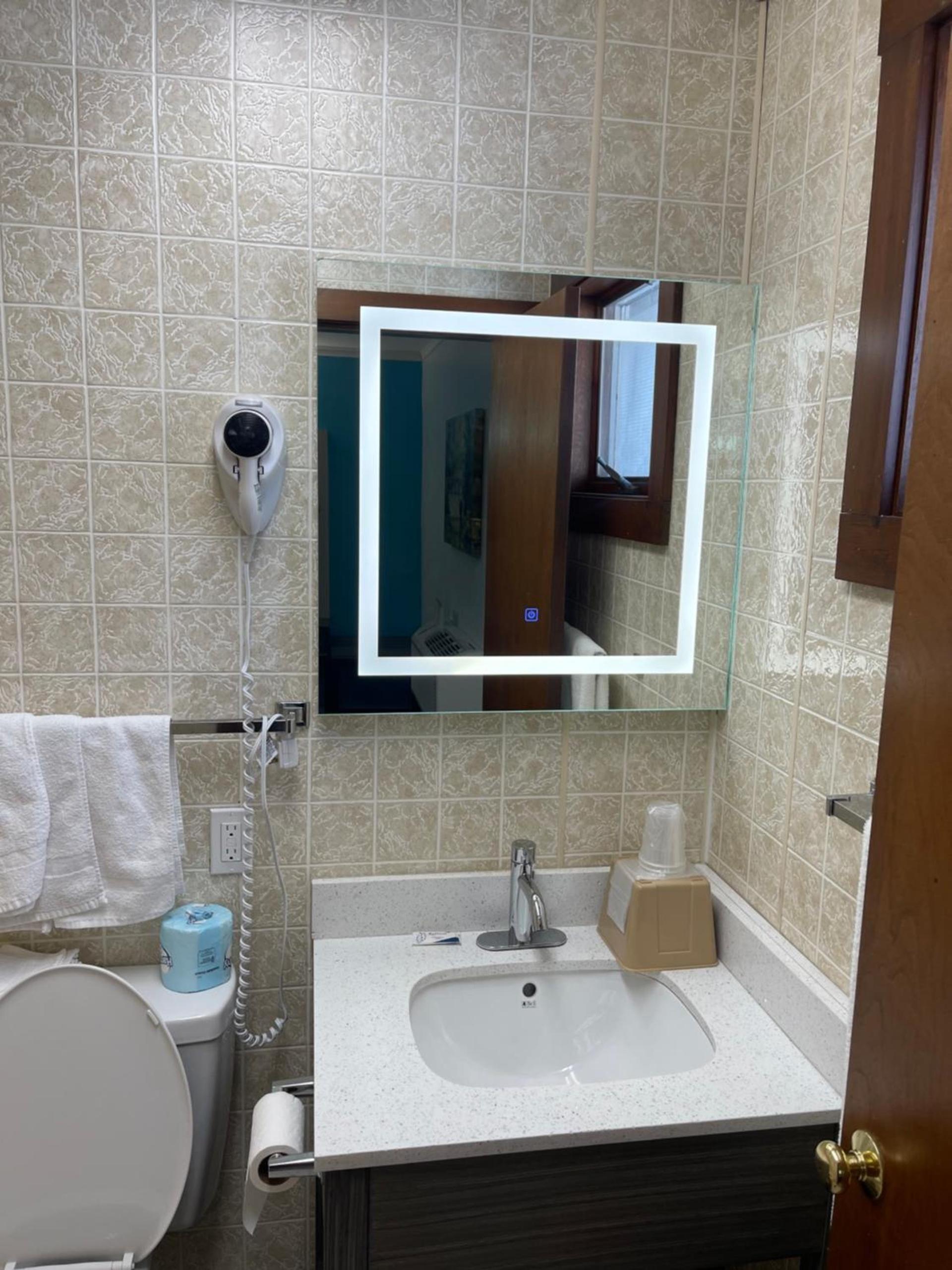 Belmont Motel photo 35
