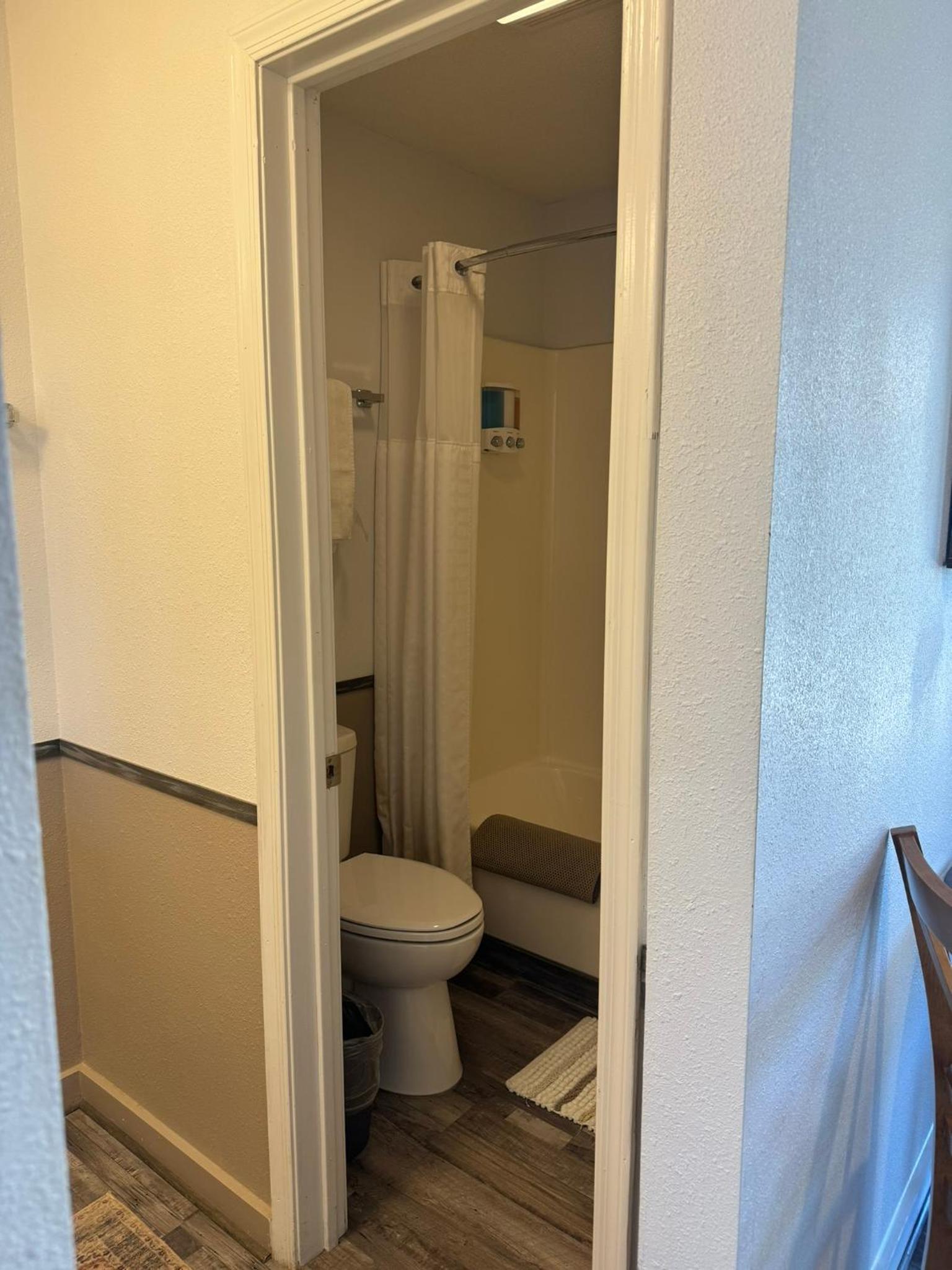 Mountain View Guest Motel photo 54