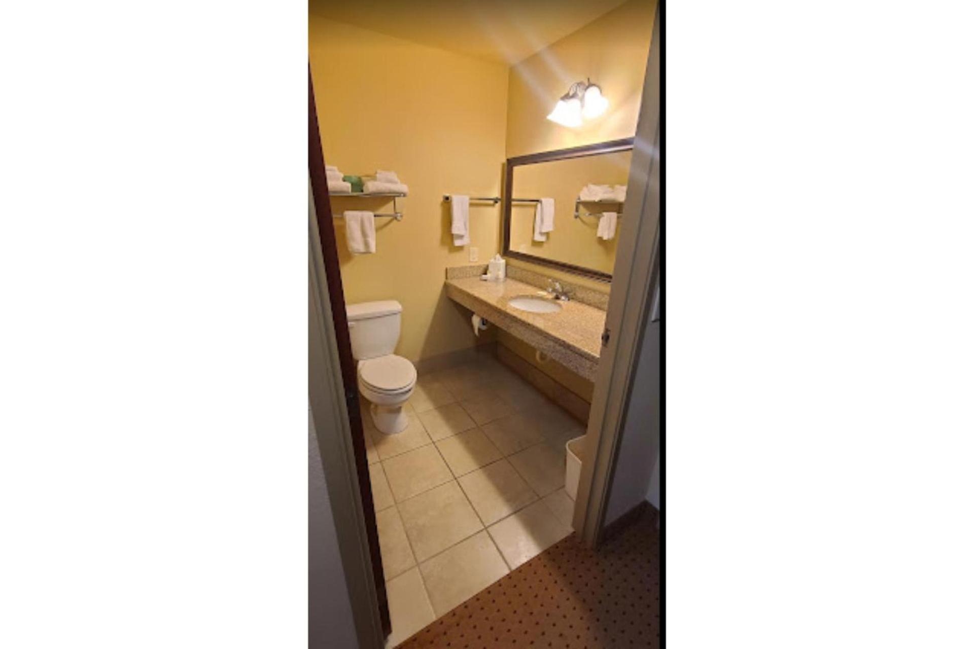 Werry's Cottages and Pub By OYO East Stroudsborg - Weekly Stays photo 71