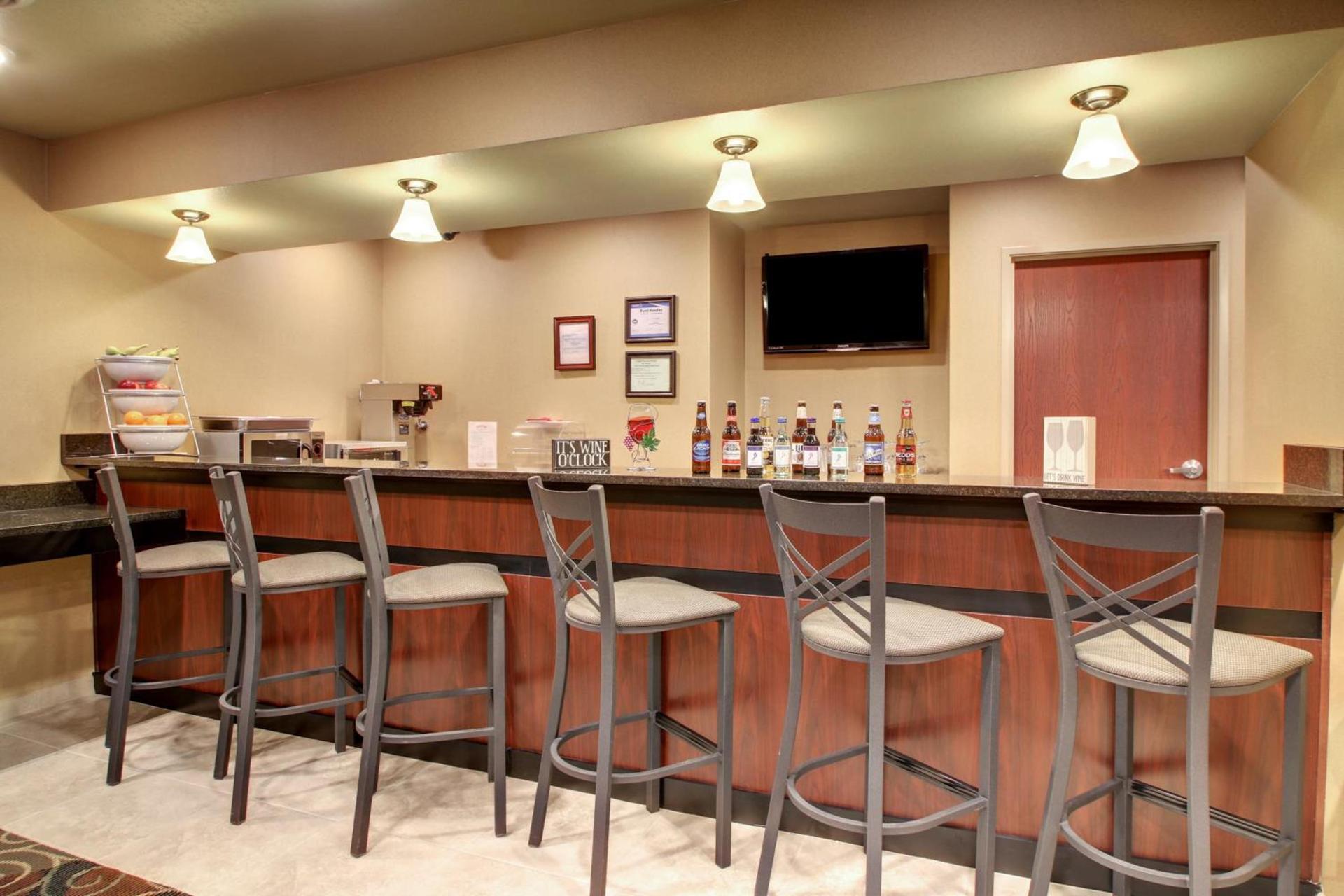 Castle Rock Inn & Suites - Quinter photo 34