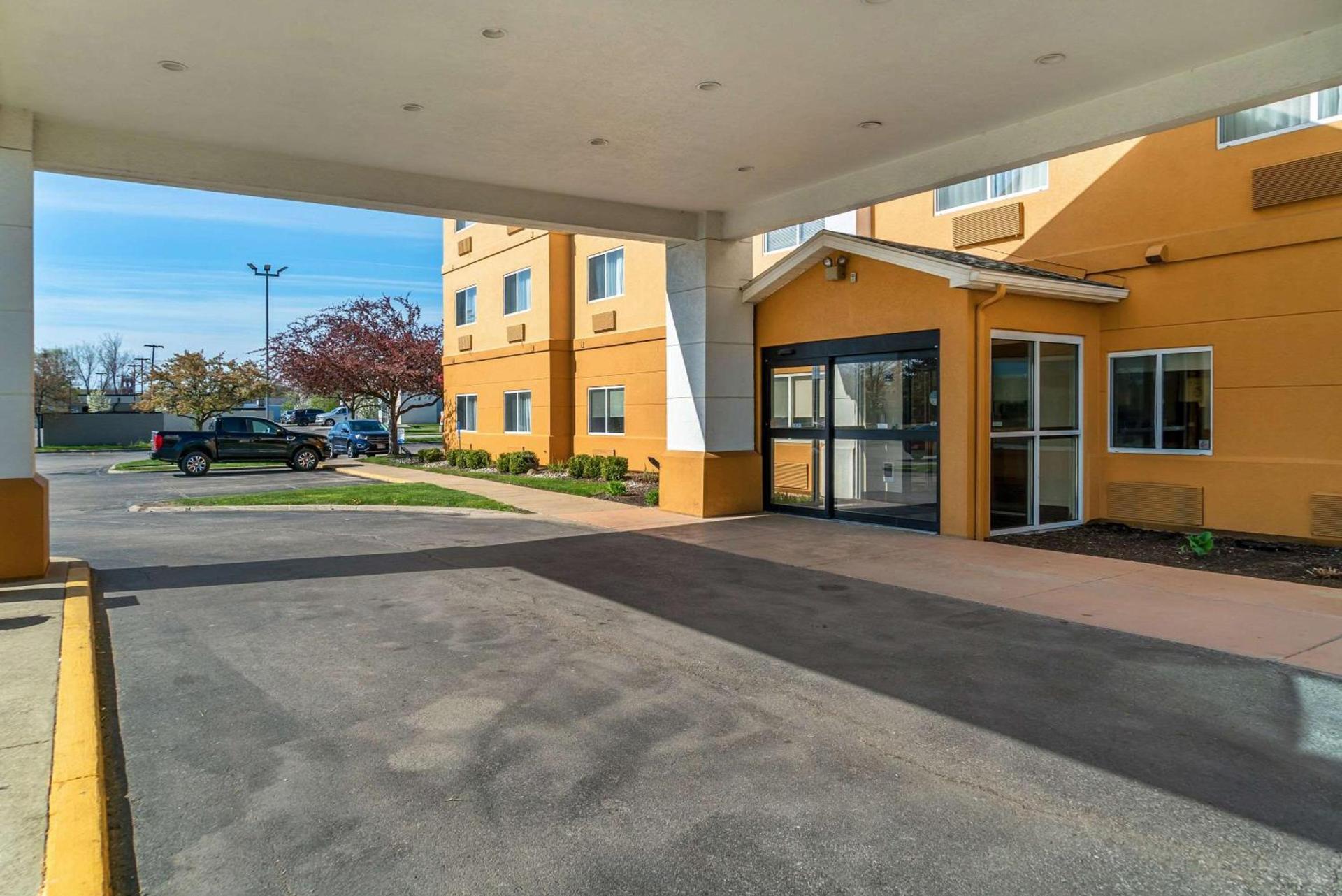 Quality Inn & Suites photo 30