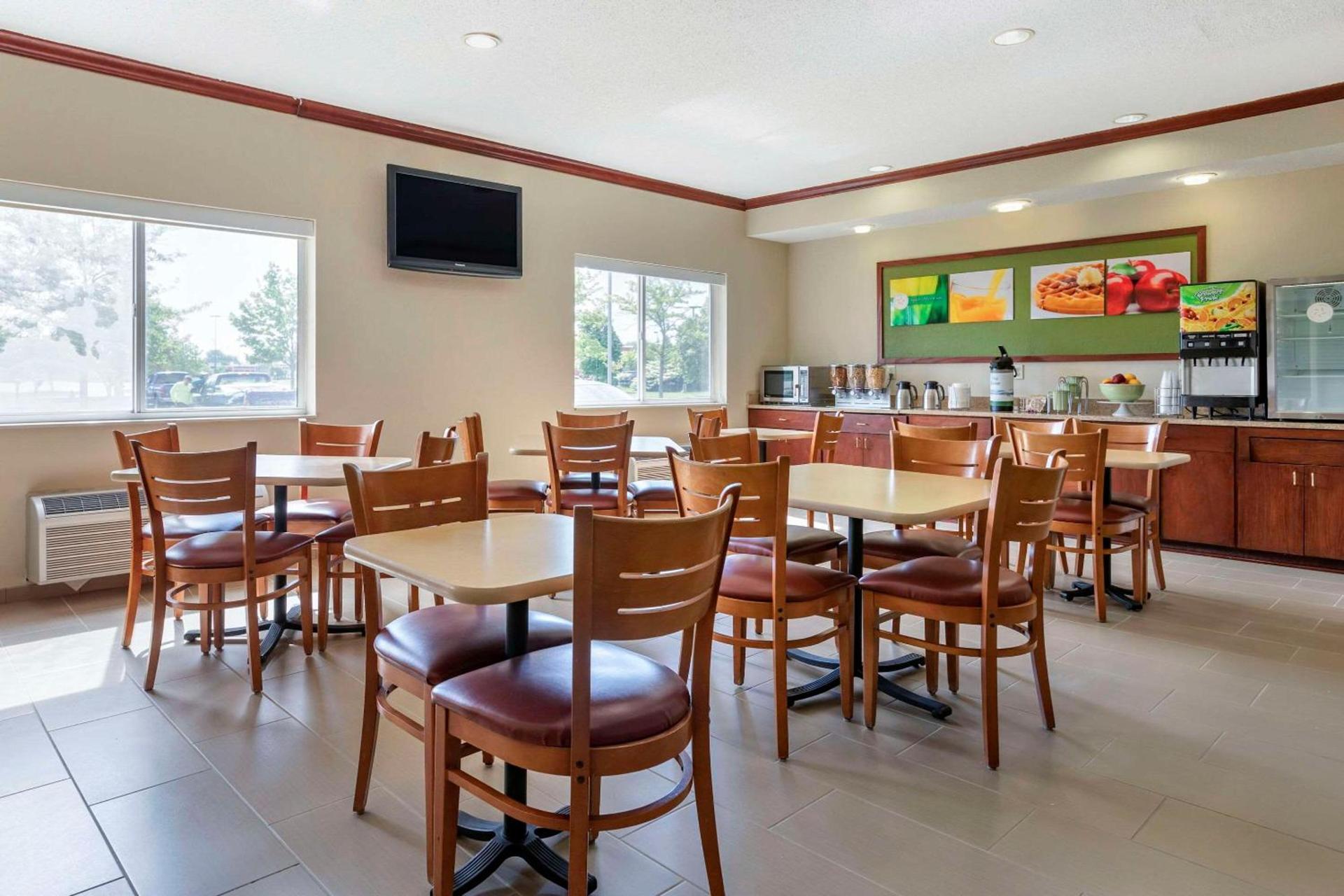 Quality Inn & Suites photo 36