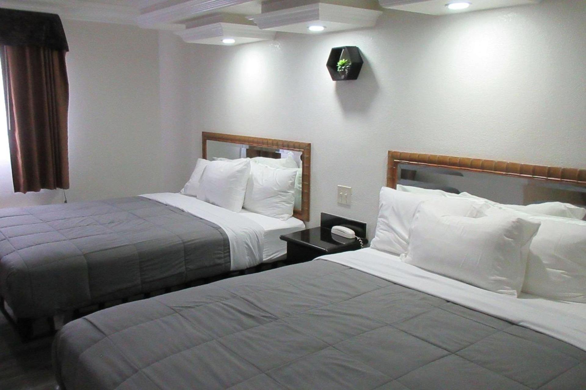 Rodeway Inn Santa Ana - Garden Grove photo 11