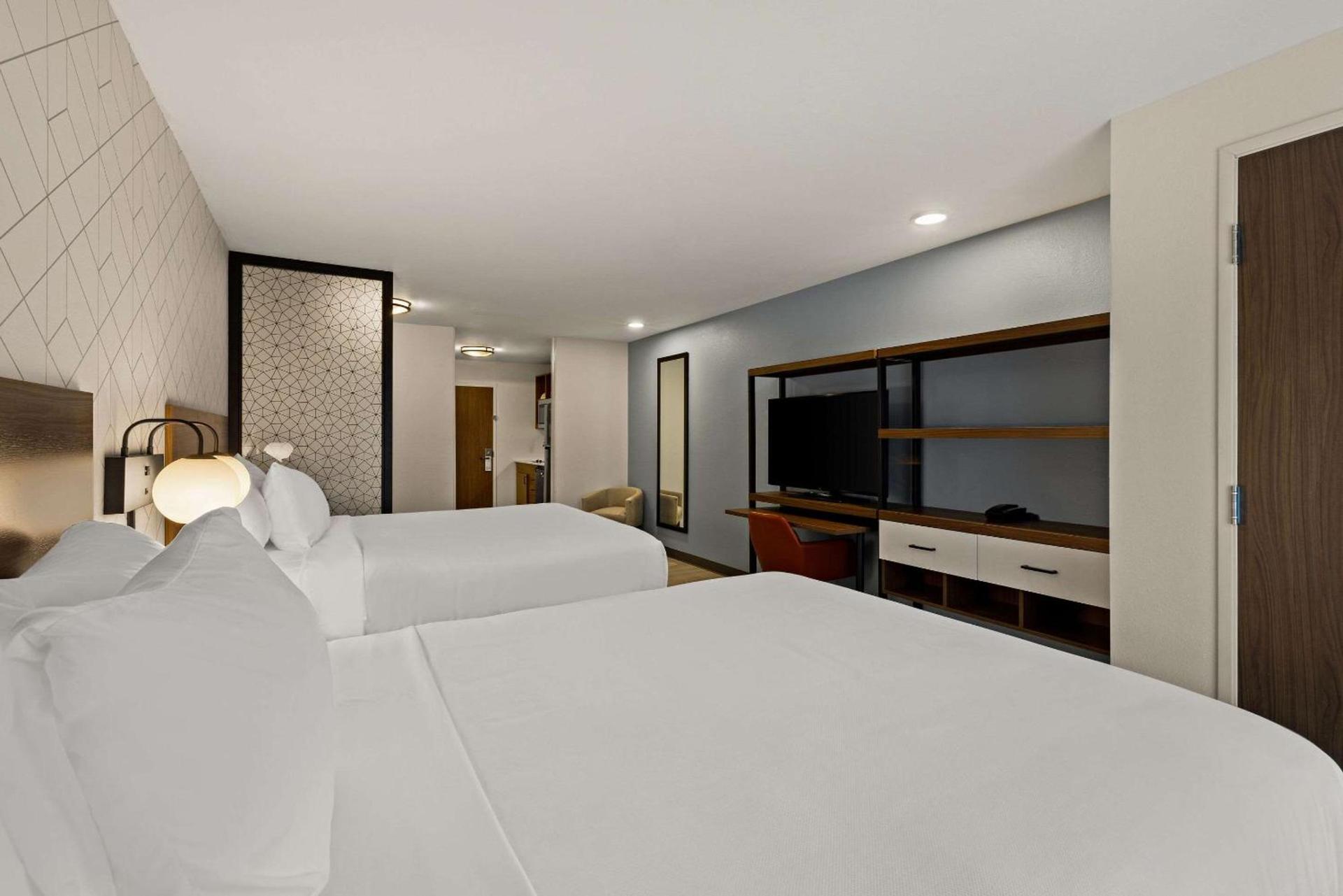 Everhome Suites Chandler Phoenix Fashion Center photo 7