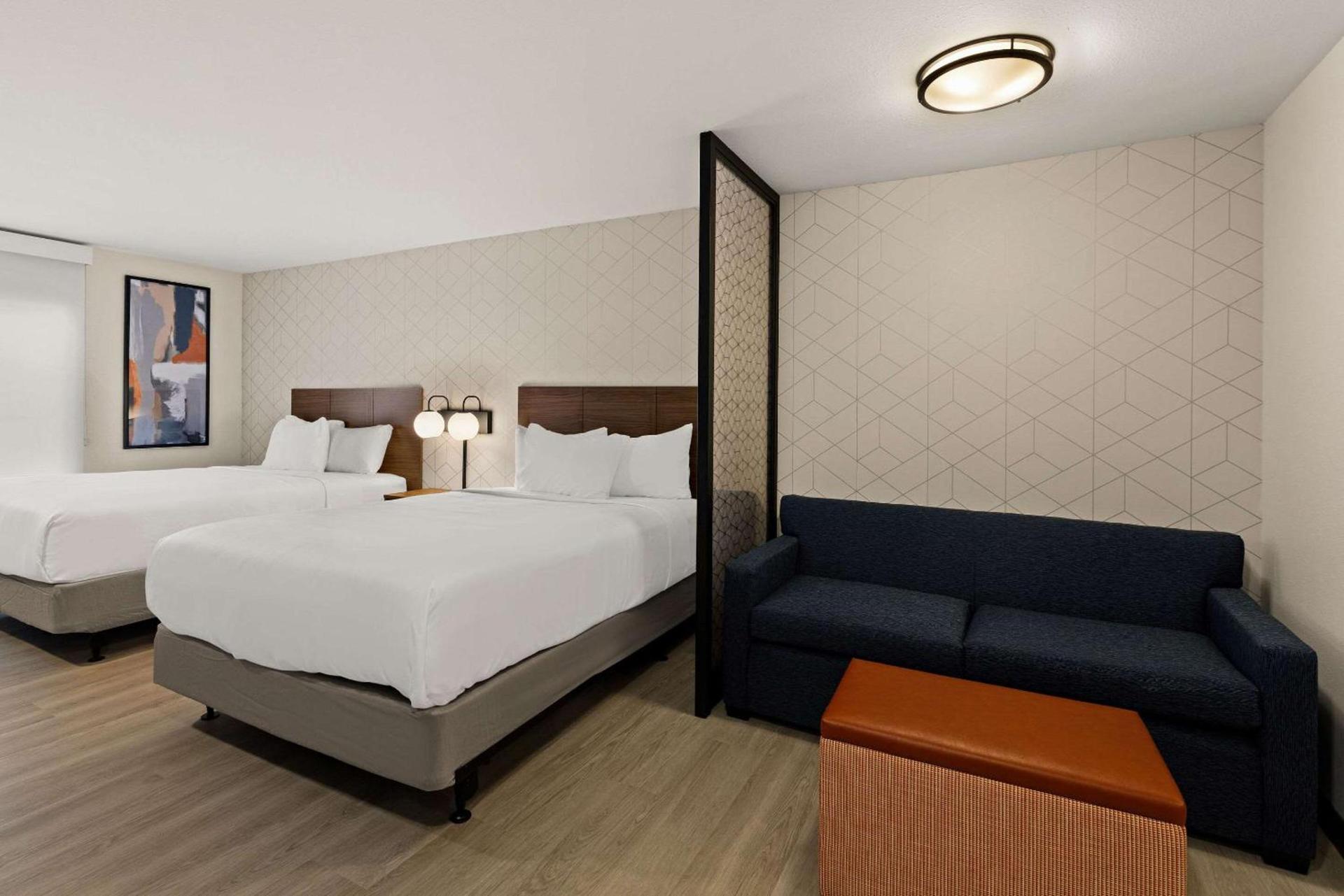 Everhome Suites Chandler Phoenix Fashion Center photo 6
