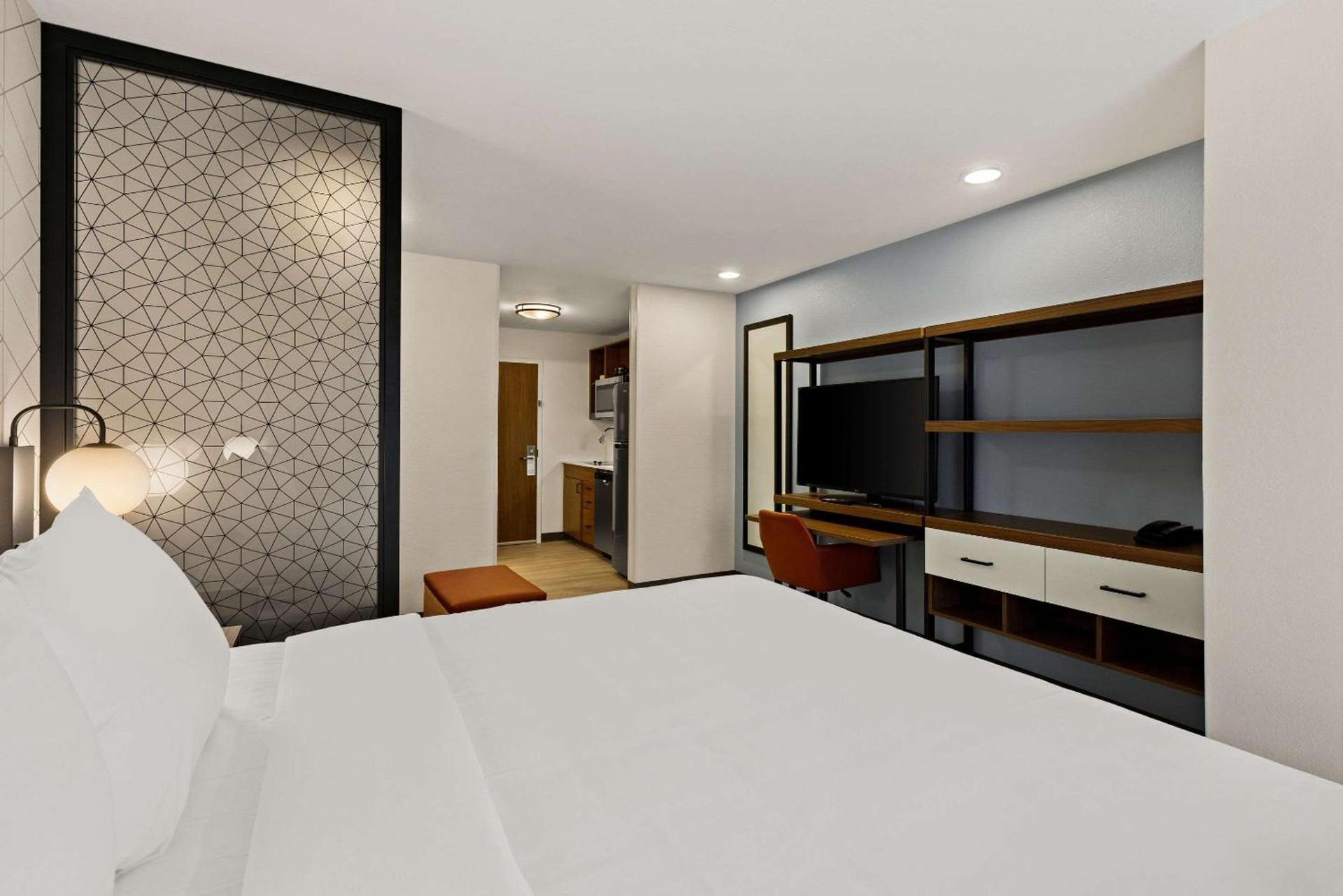 Everhome Suites Chandler Phoenix Fashion Center photo 20