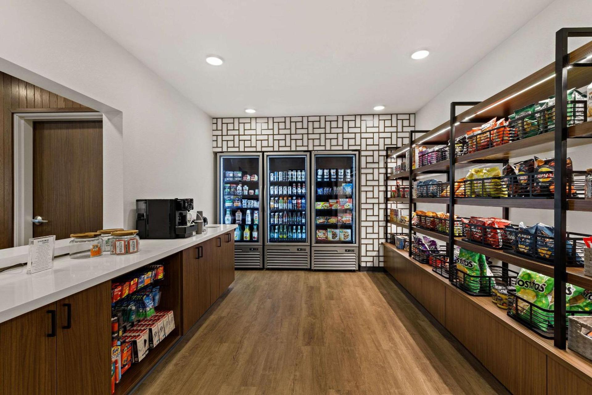 Everhome Suites Chandler Phoenix Fashion Center photo 27