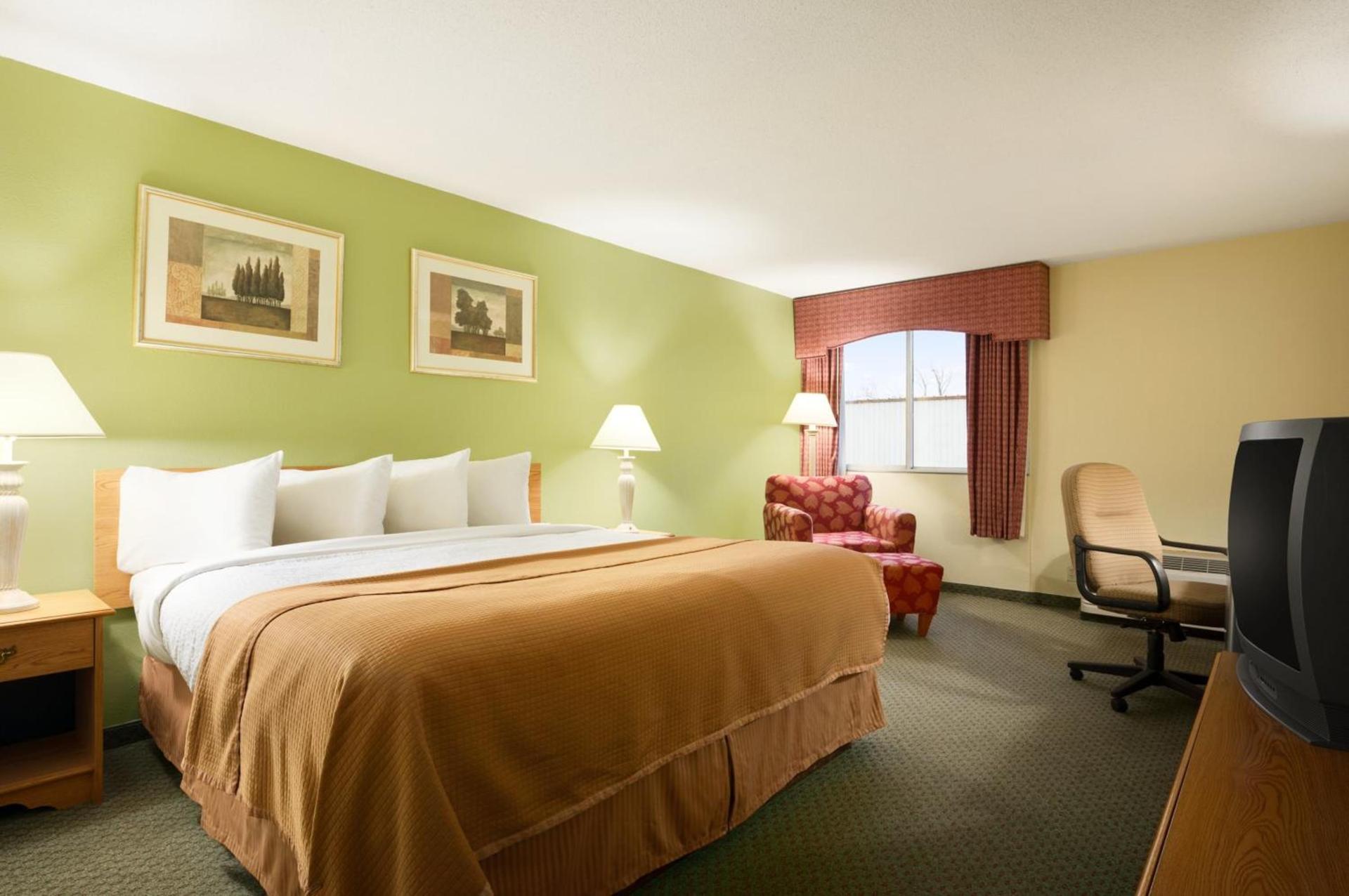 Travelodge by Wyndham Sturgis photo 13