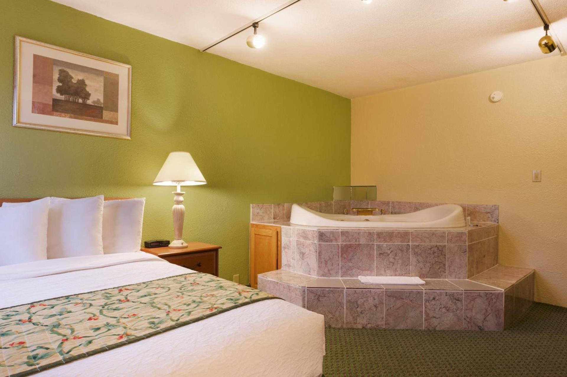 Travelodge by Wyndham Sturgis photo 15