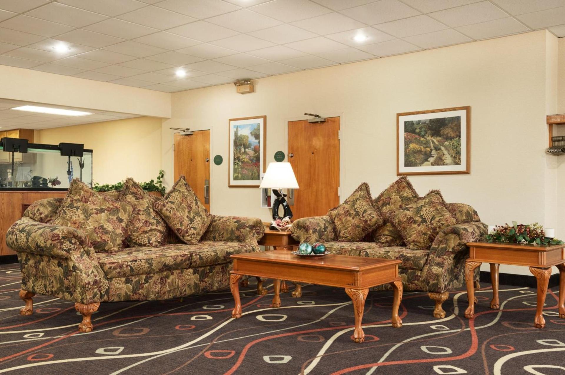Travelodge by Wyndham Sturgis photo 7