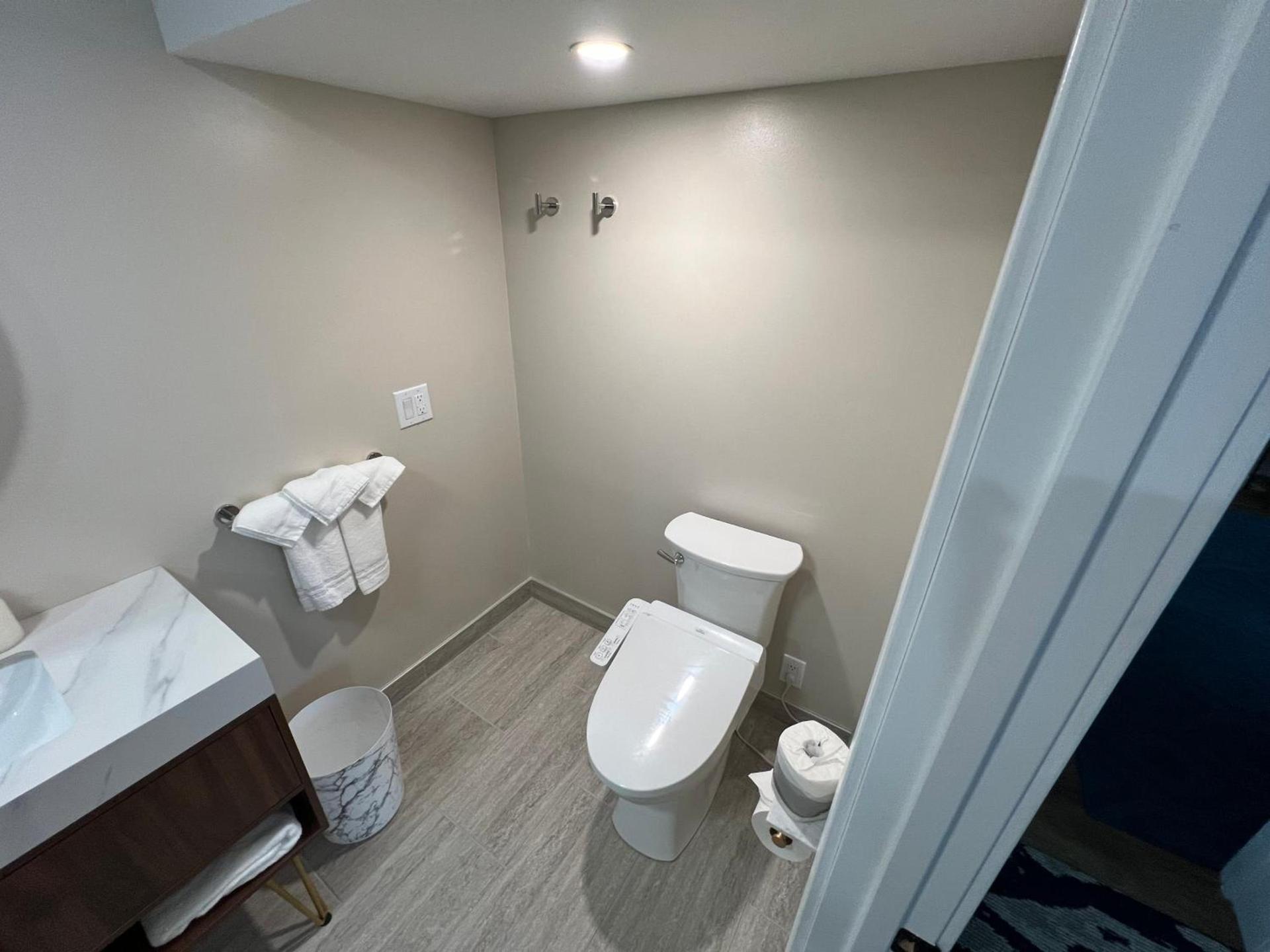 Lighthouse Suites photo 8