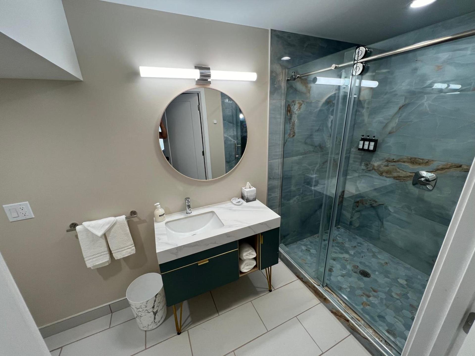 Lighthouse Suites photo 4