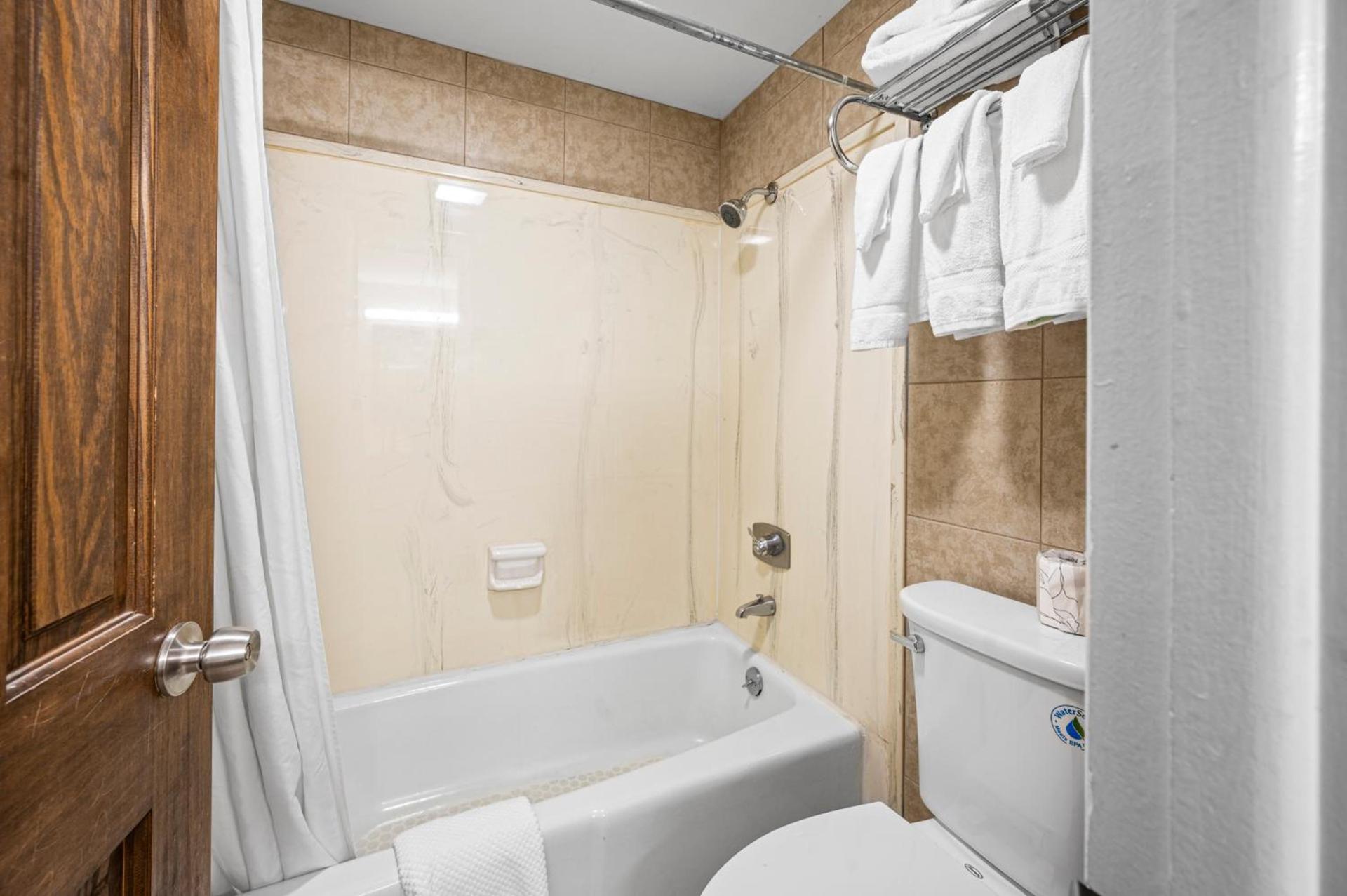 Country Town N' Suites photo 86