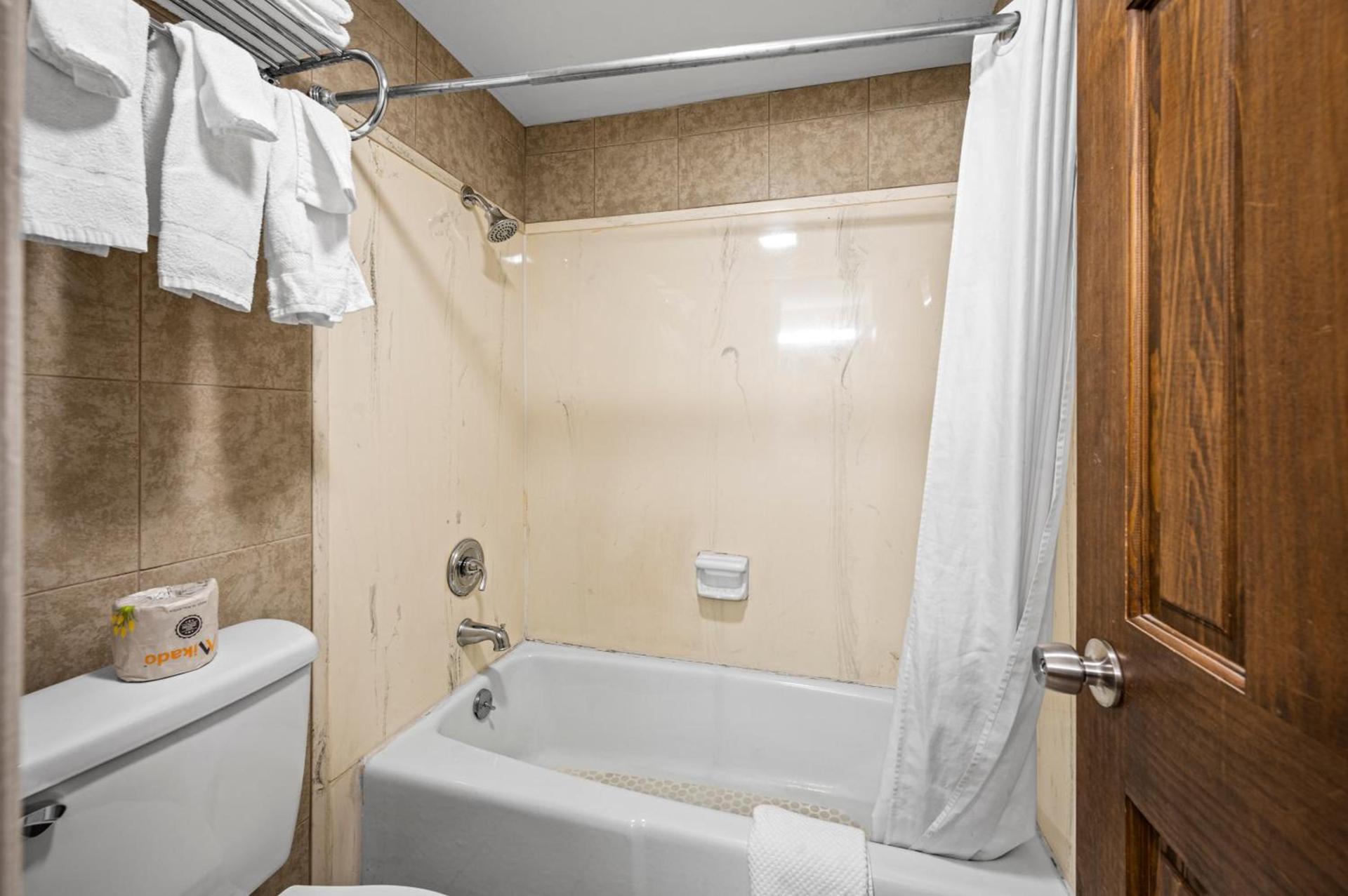 Country Town N' Suites photo 84