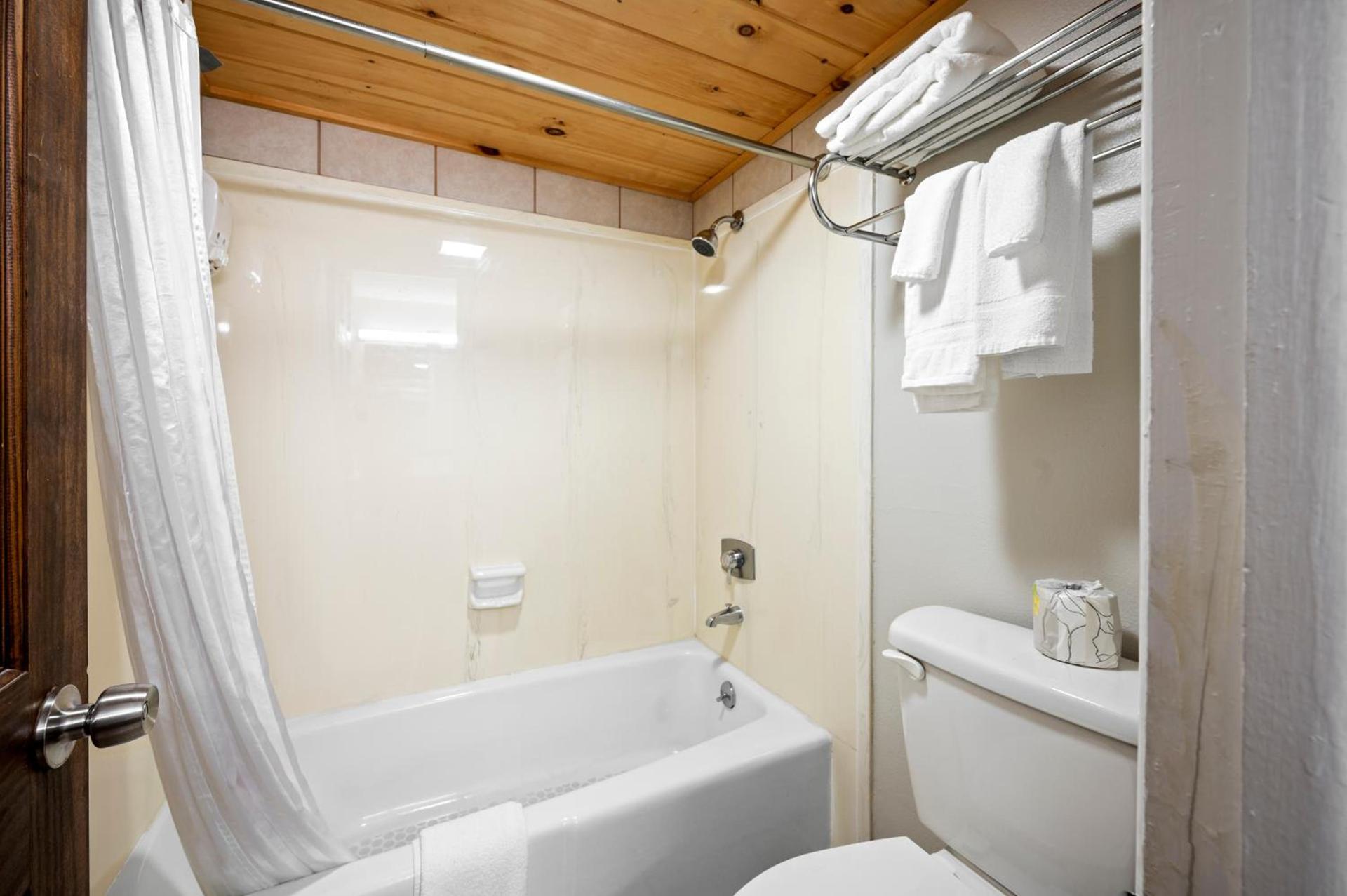 Country Town N' Suites photo 80