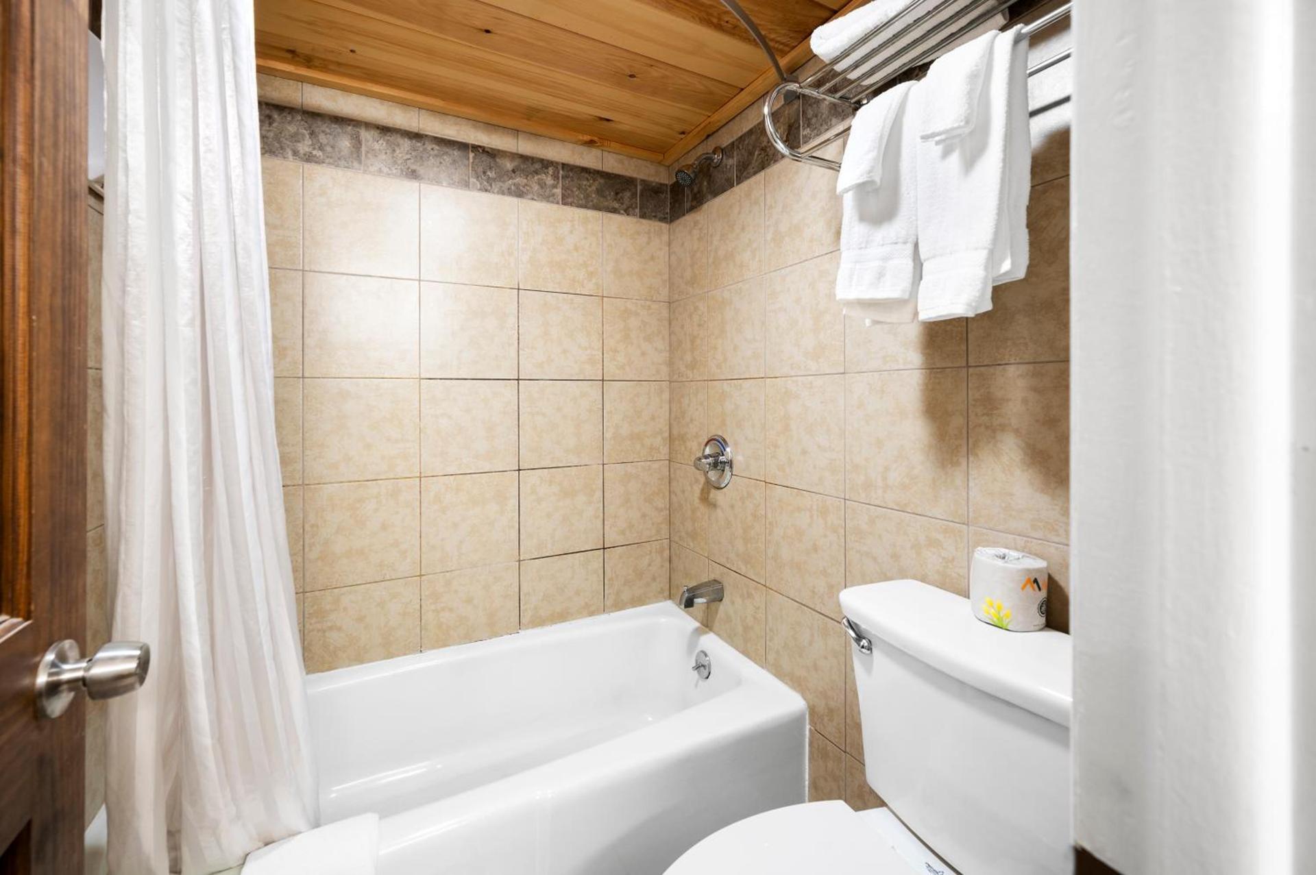 Country Town N' Suites photo 81