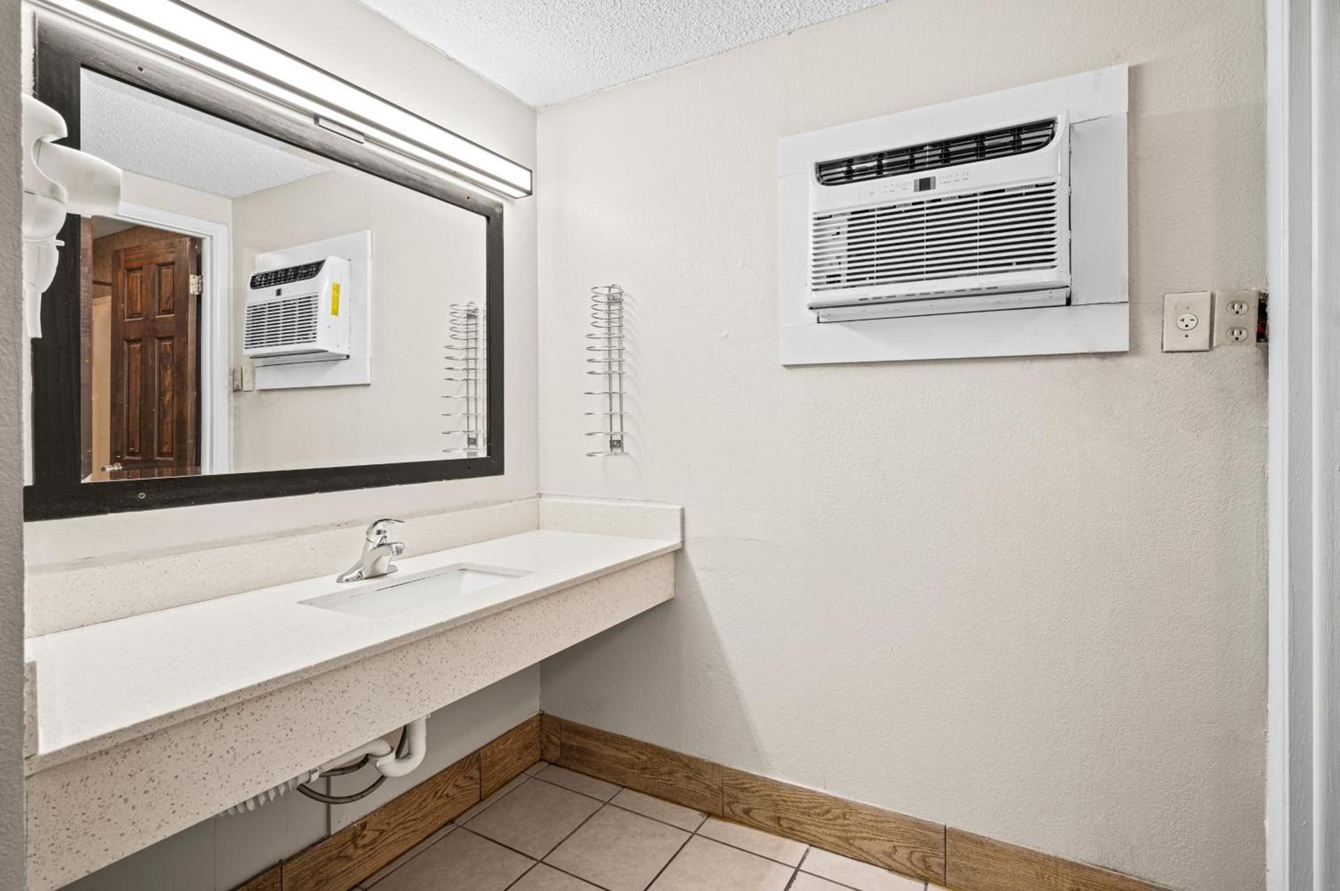 Country Town N' Suites photo 69