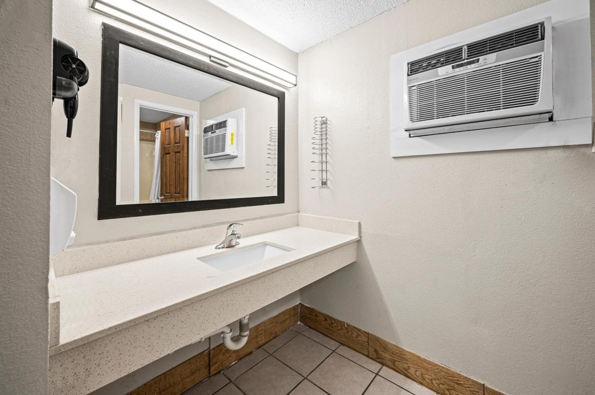 Country Town N' Suites photo 75