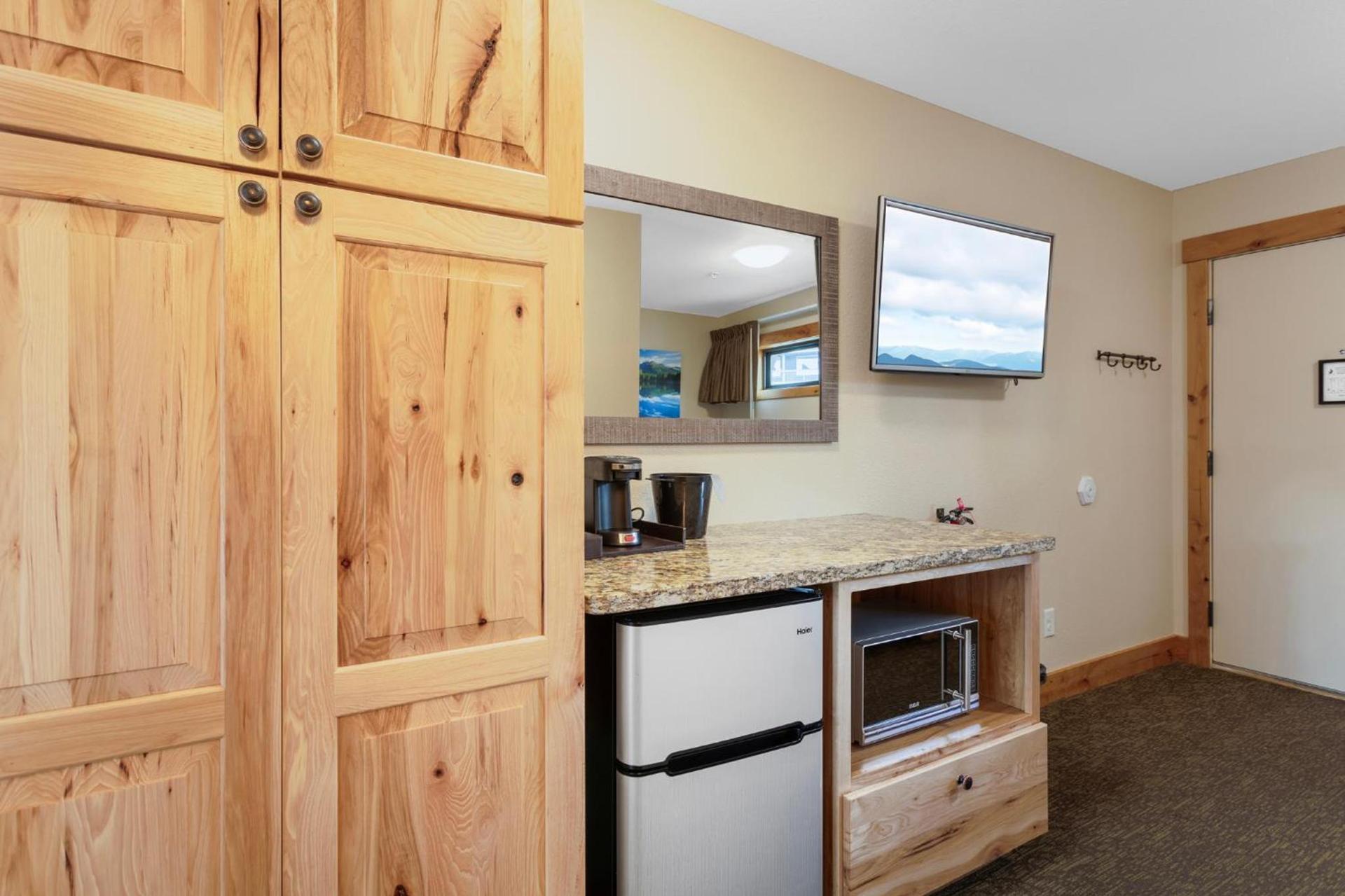 Coyote Mountain Lodge photo 60
