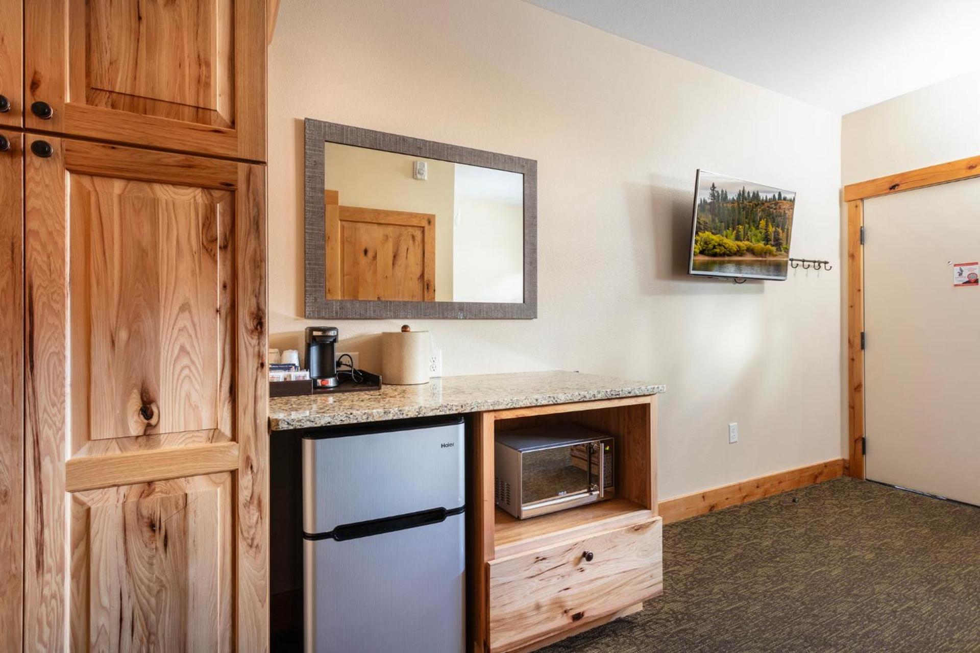 Coyote Mountain Lodge photo 55
