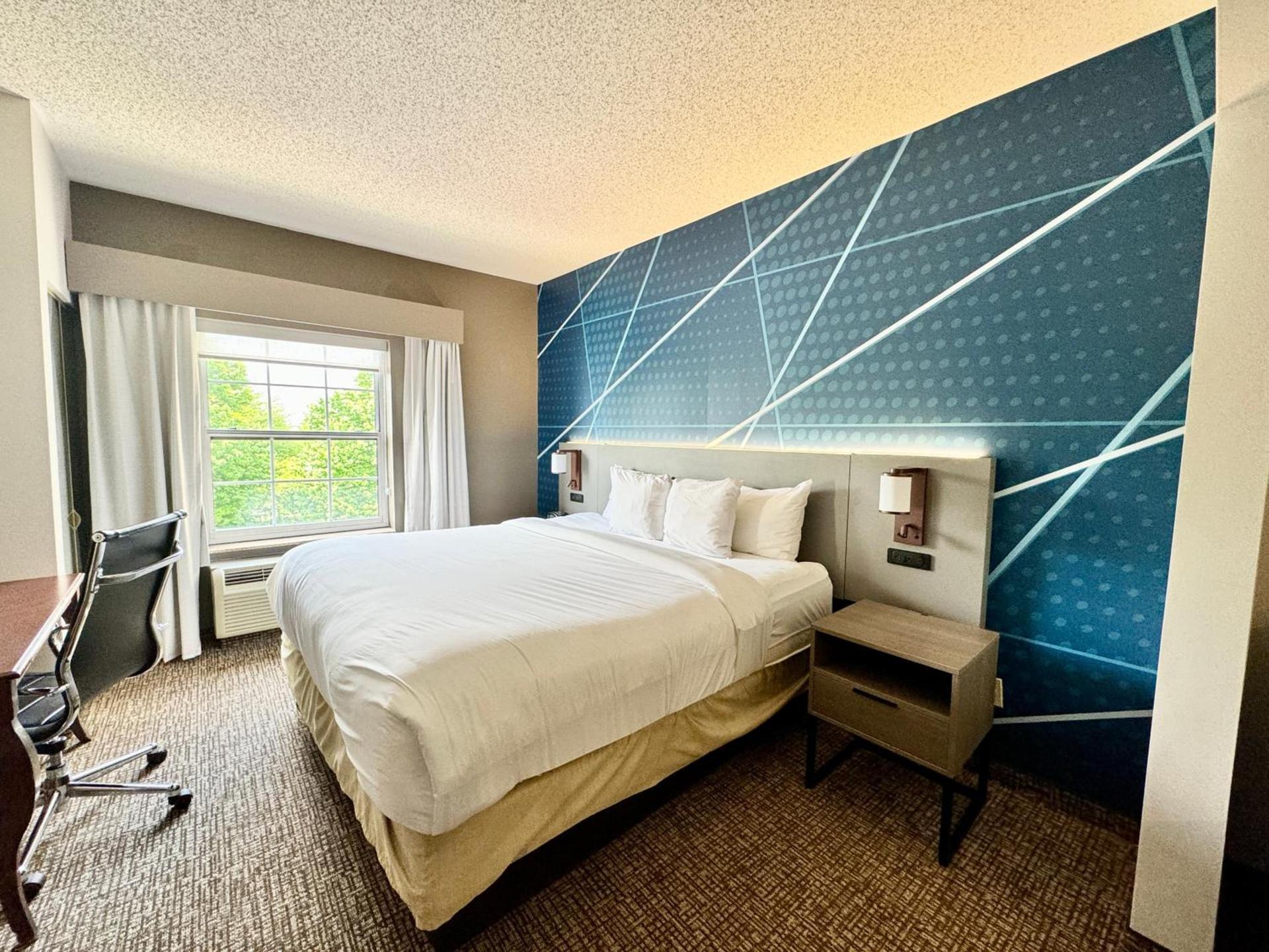 Comfort Suites East Brunswick - South River photo 74