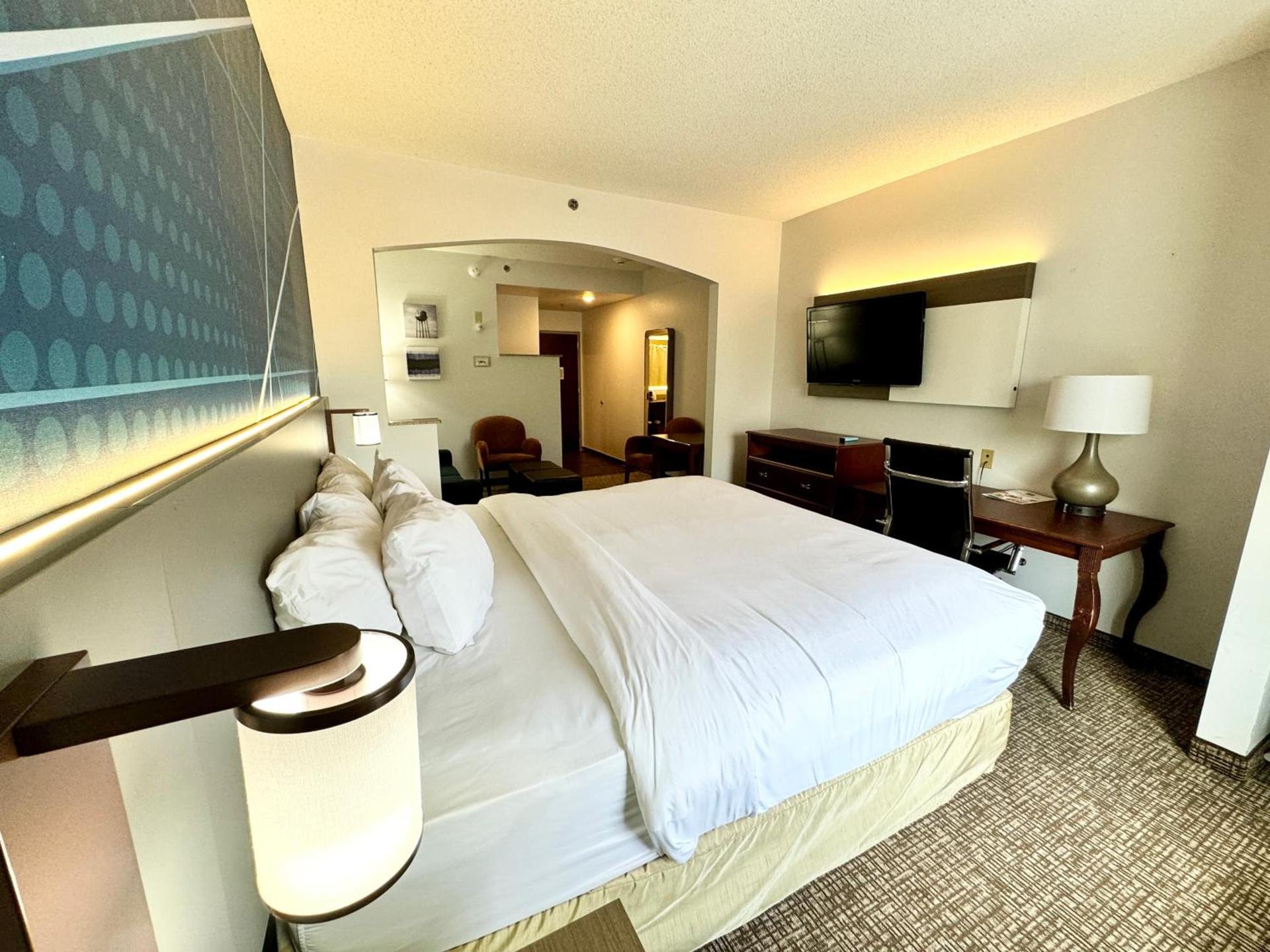 Comfort Suites East Brunswick - South River photo 75
