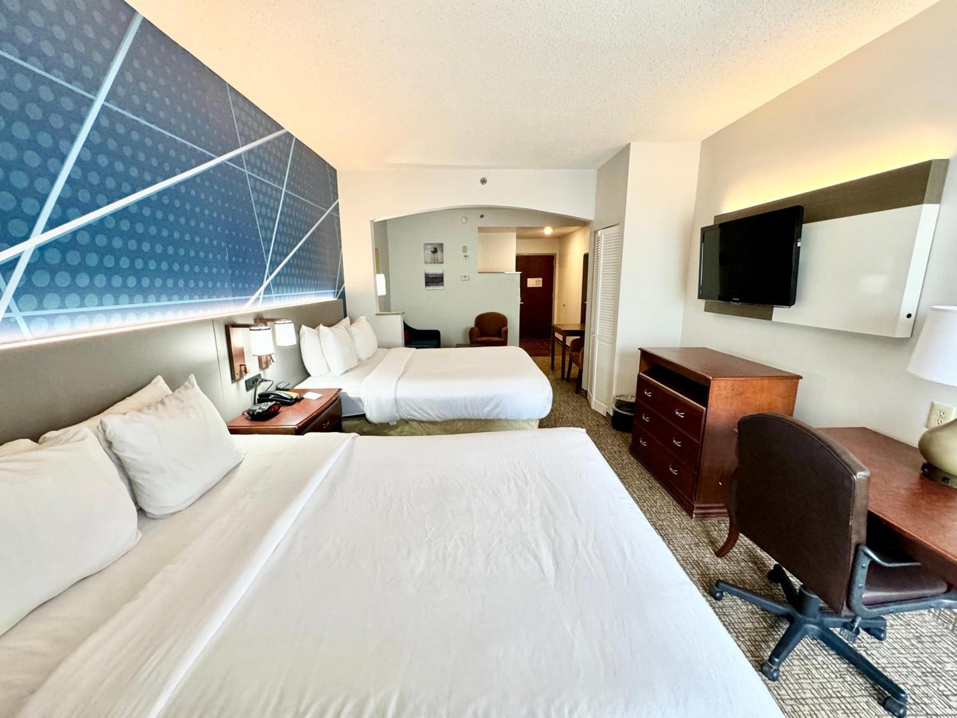 Comfort Suites East Brunswick - South River photo 77