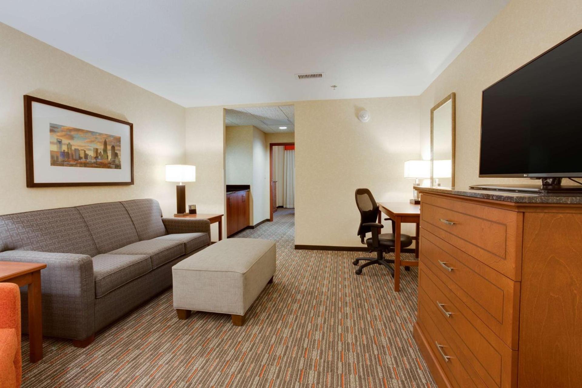Drury Inn & Suites Charlotte Arrowood photo 9