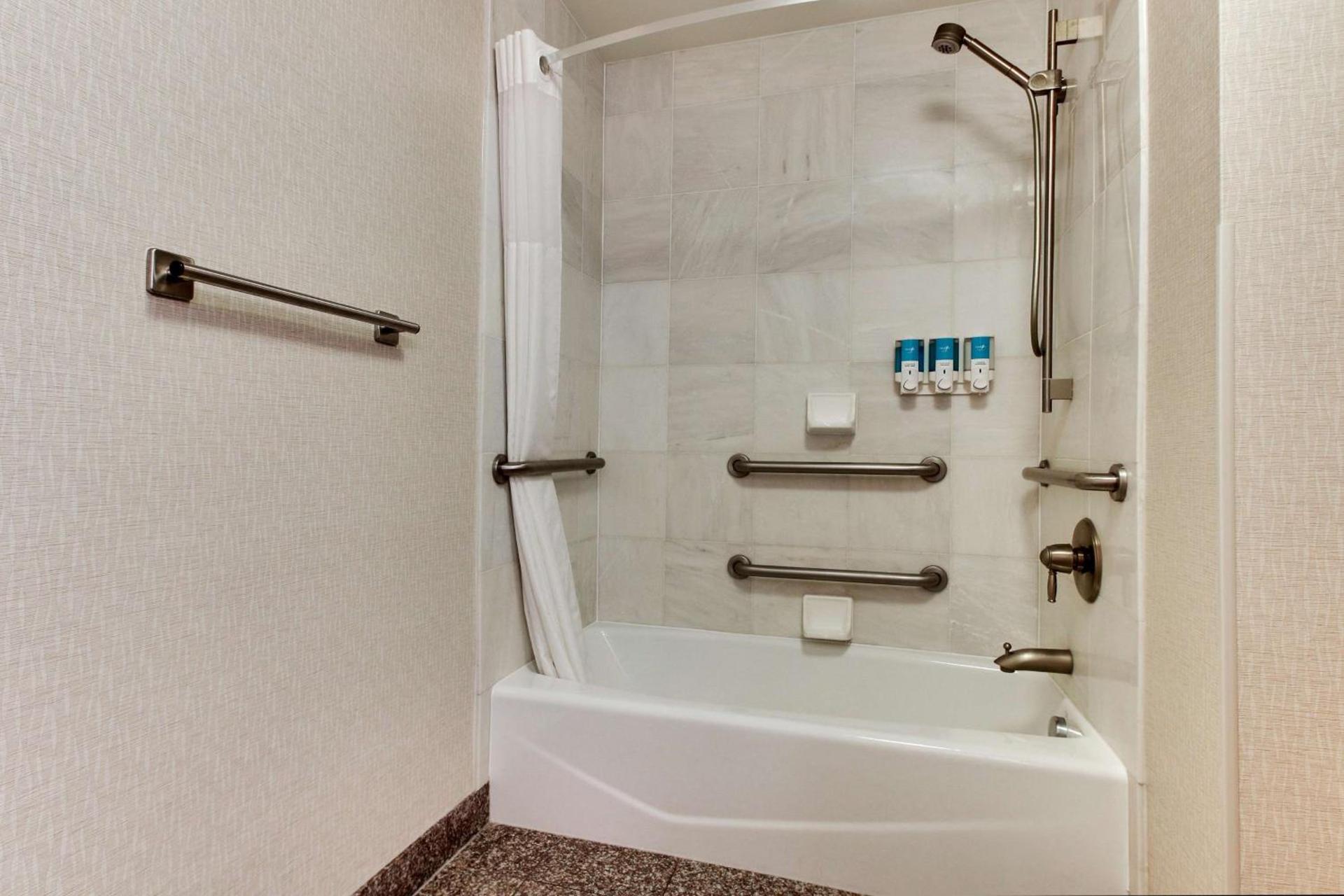 Drury Inn & Suites Meridian photo 9