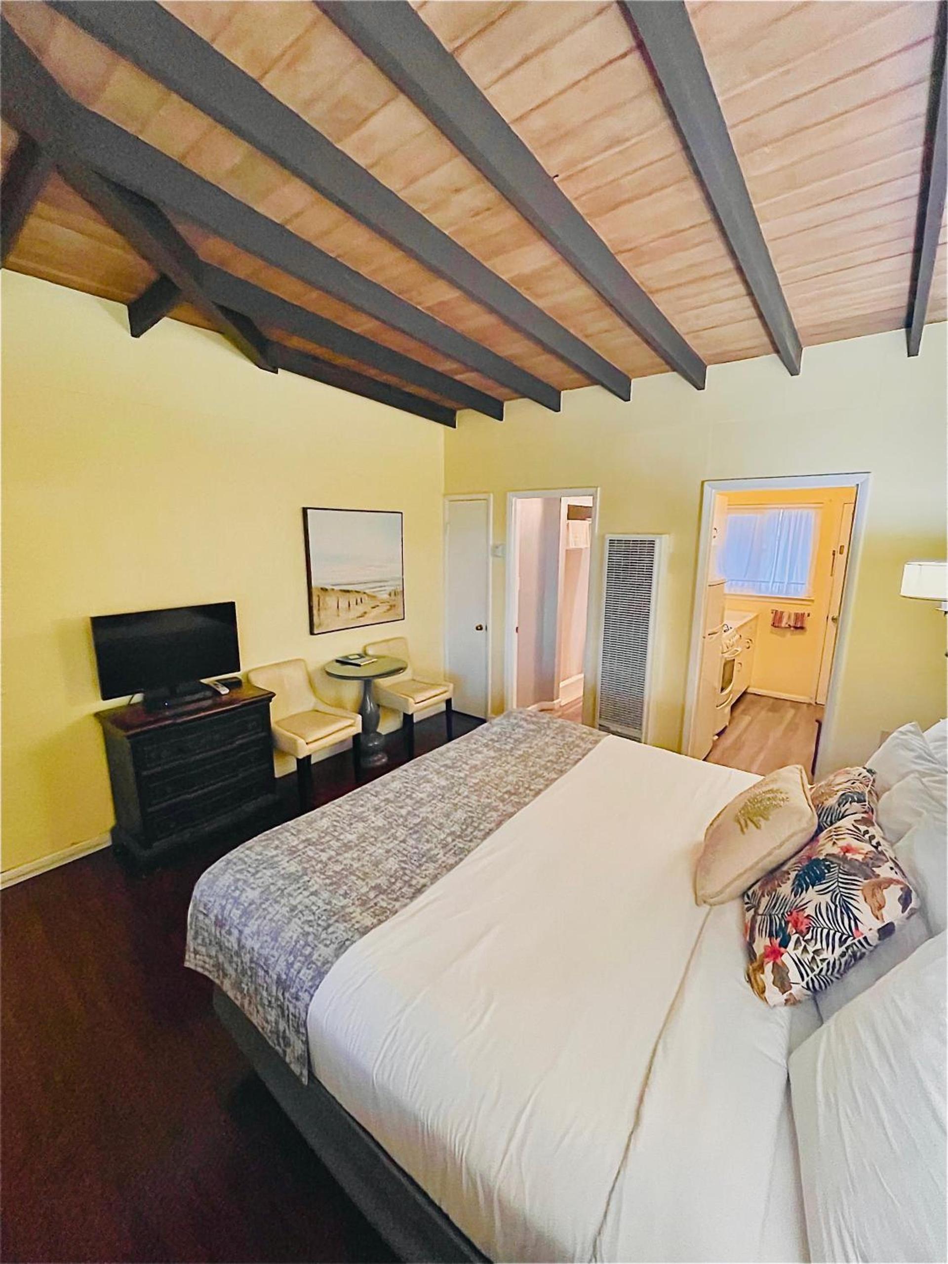Pleasant Inn photo 24