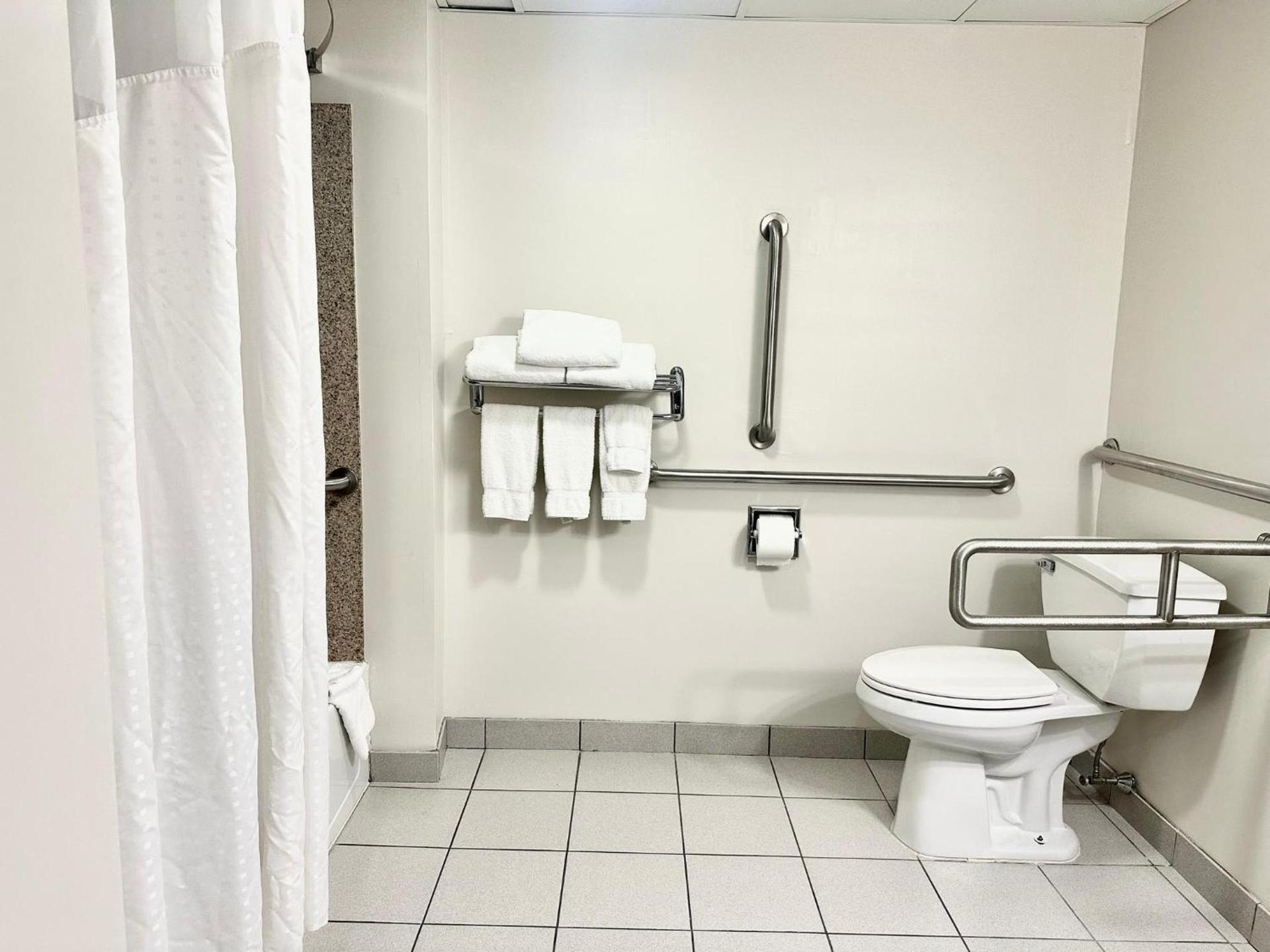 Holiday Inn Express & Suites Meriden by IHG photo 45