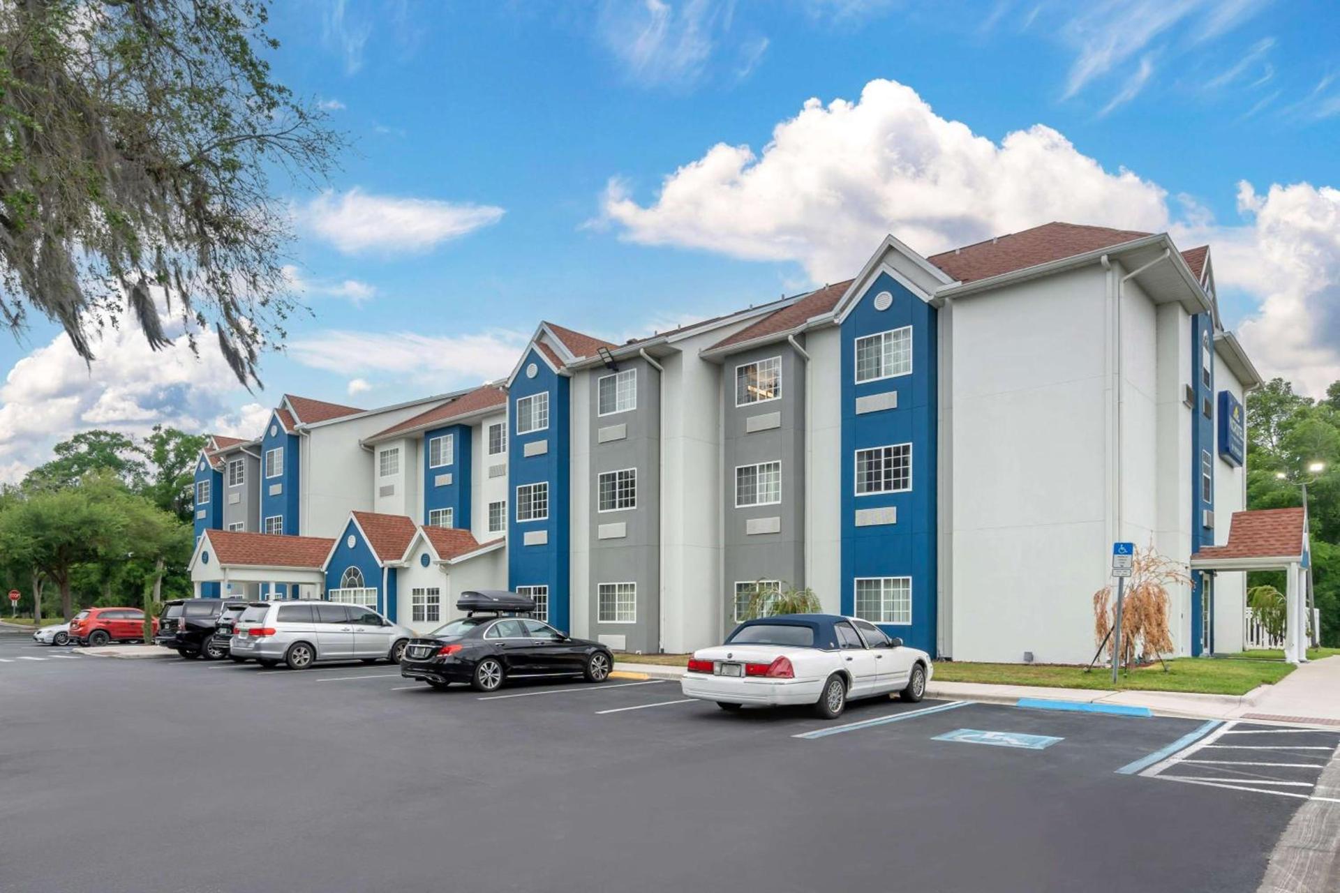 Microtel Inn & Suites by Wyndham Brooksville photo 2