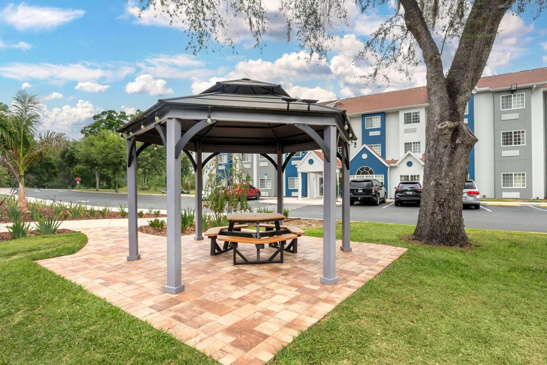 Microtel Inn & Suites by Wyndham Brooksville photo 10