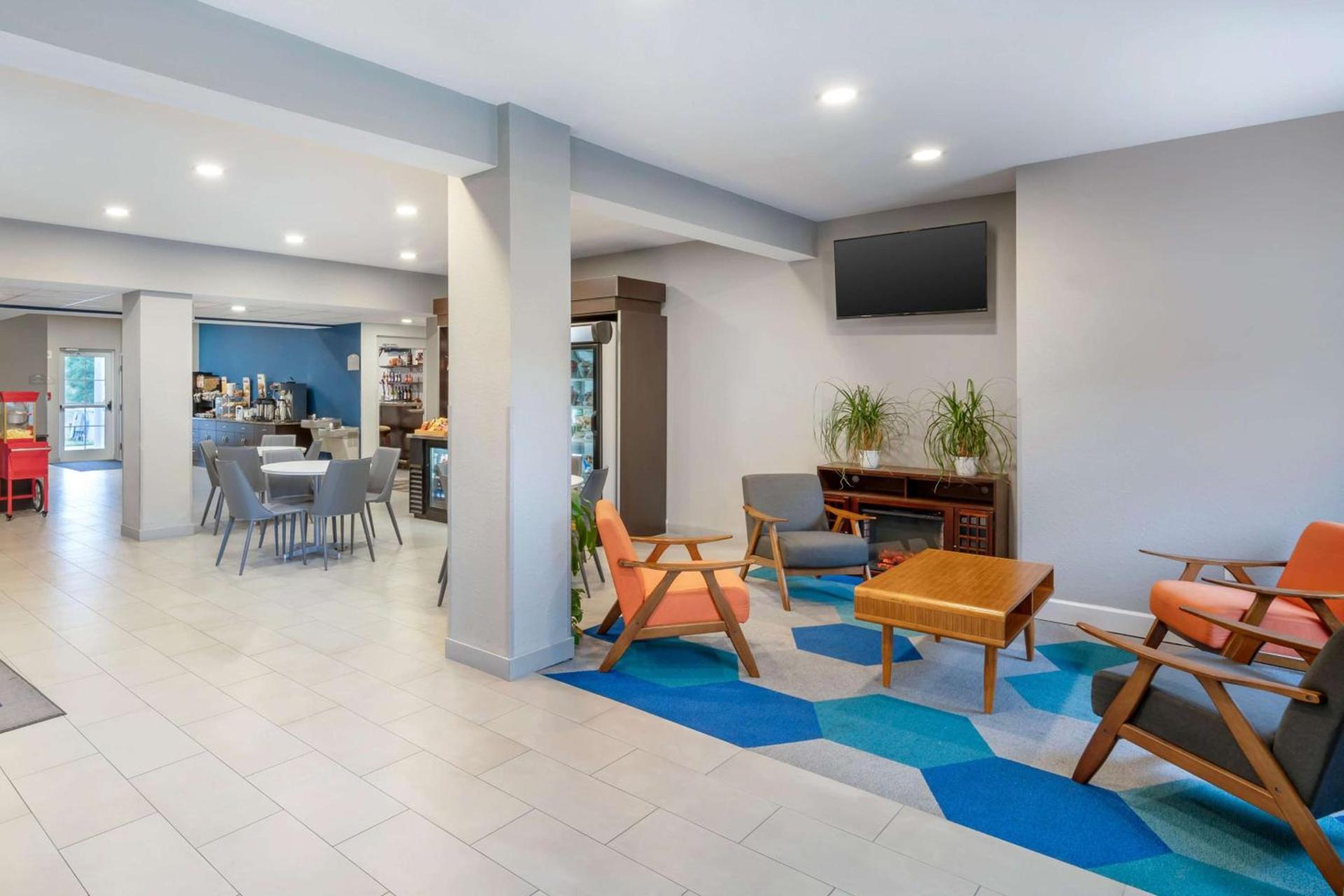 Microtel Inn & Suites by Wyndham Brooksville photo 5
