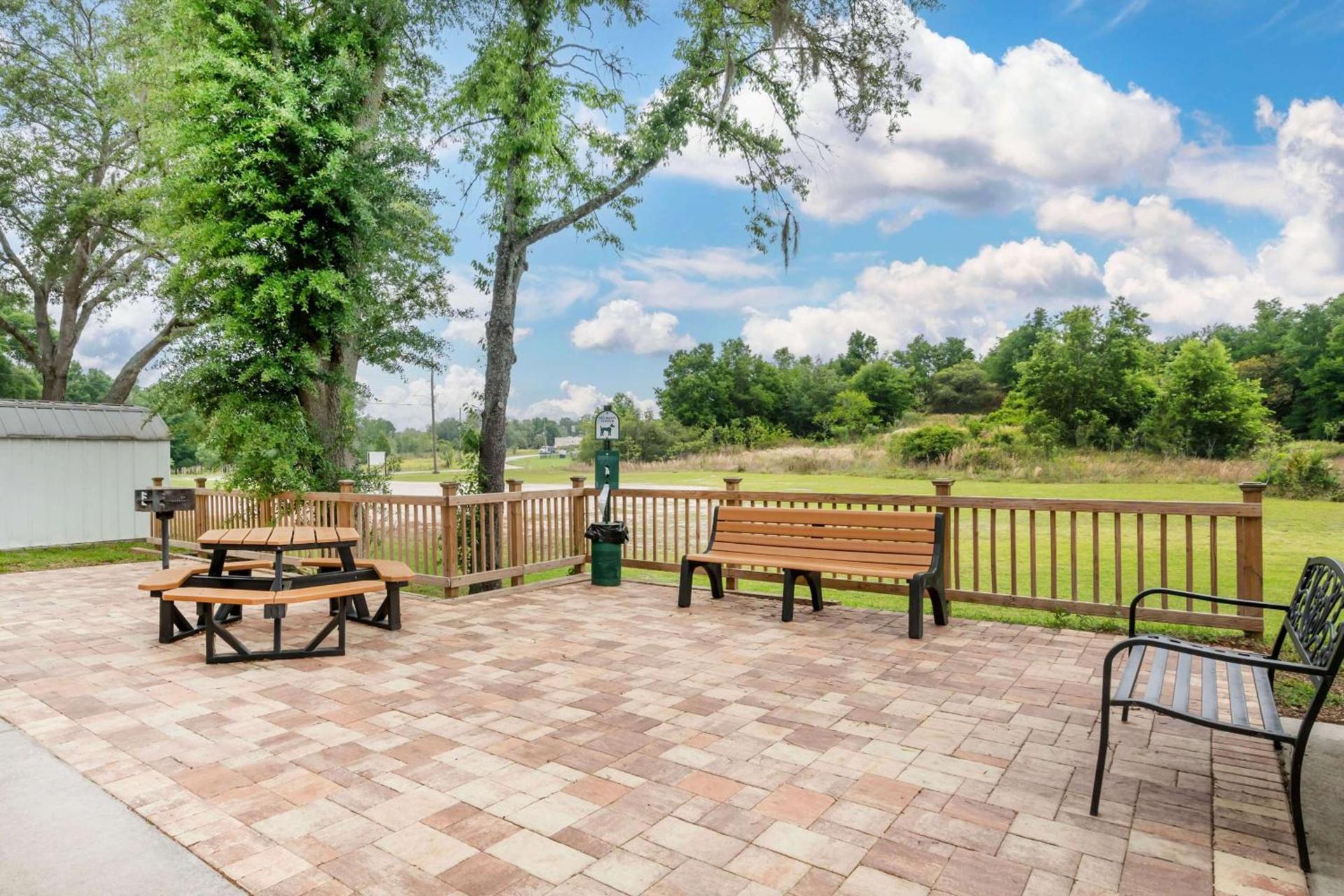Microtel Inn & Suites by Wyndham Brooksville photo 11