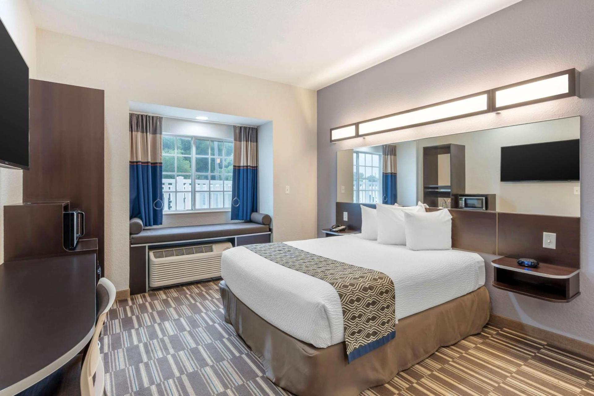 Microtel Inn & Suites by Wyndham Brooksville photo 27