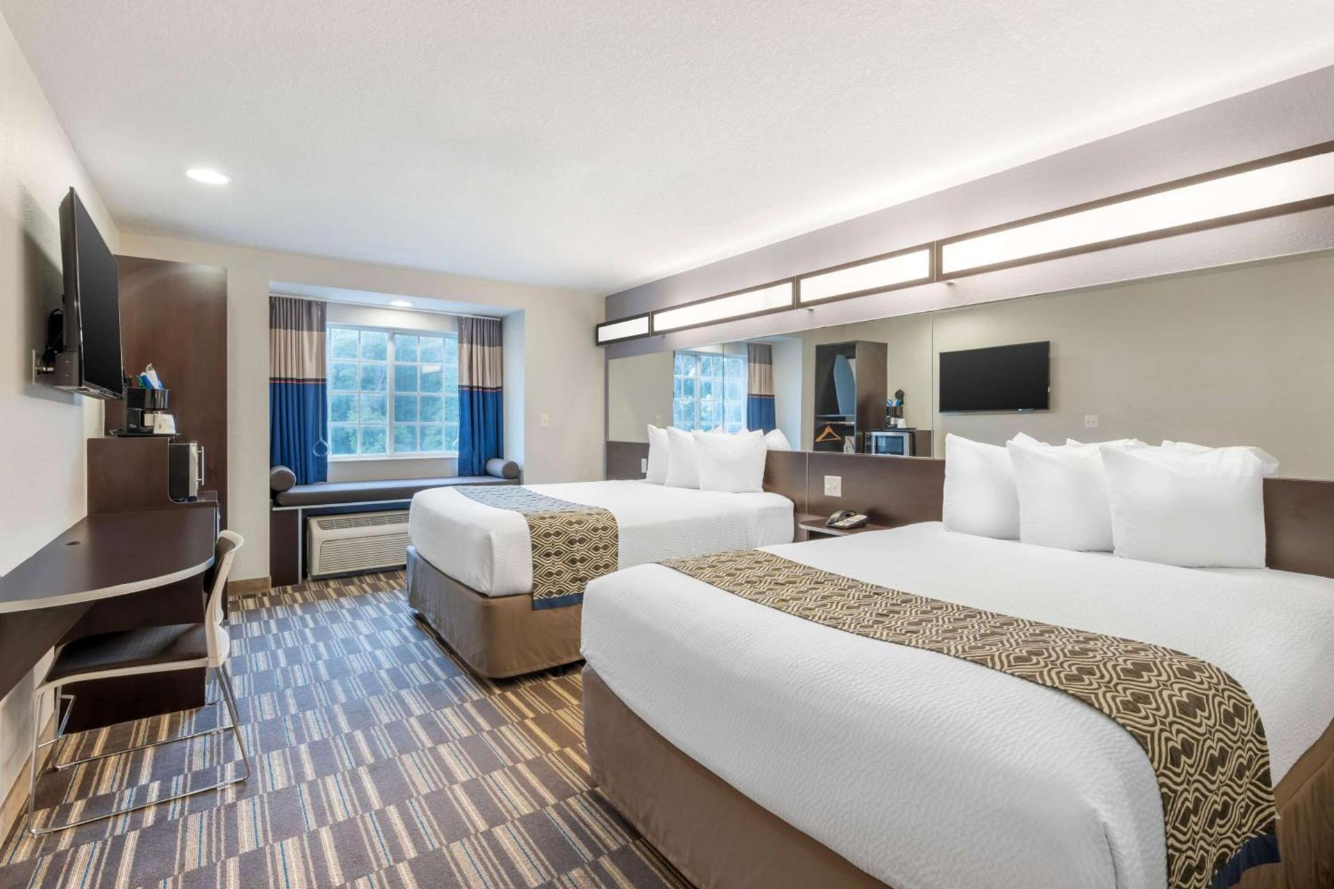 Microtel Inn & Suites by Wyndham Brooksville photo 29