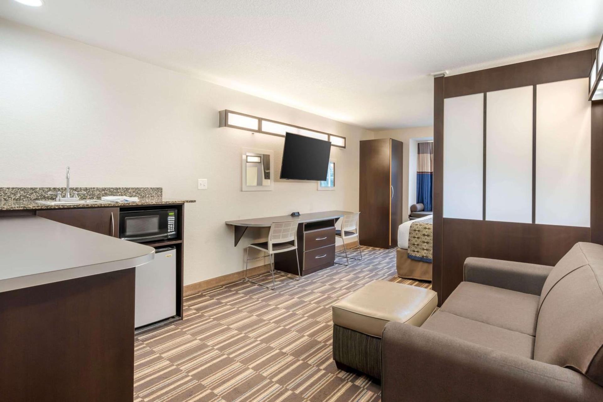 Microtel Inn & Suites by Wyndham Brooksville photo 33